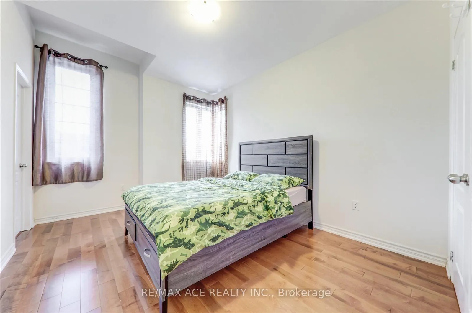 Photo 21 of 205 South Ocean Drive, Oshawa, Windfields — HOMEH