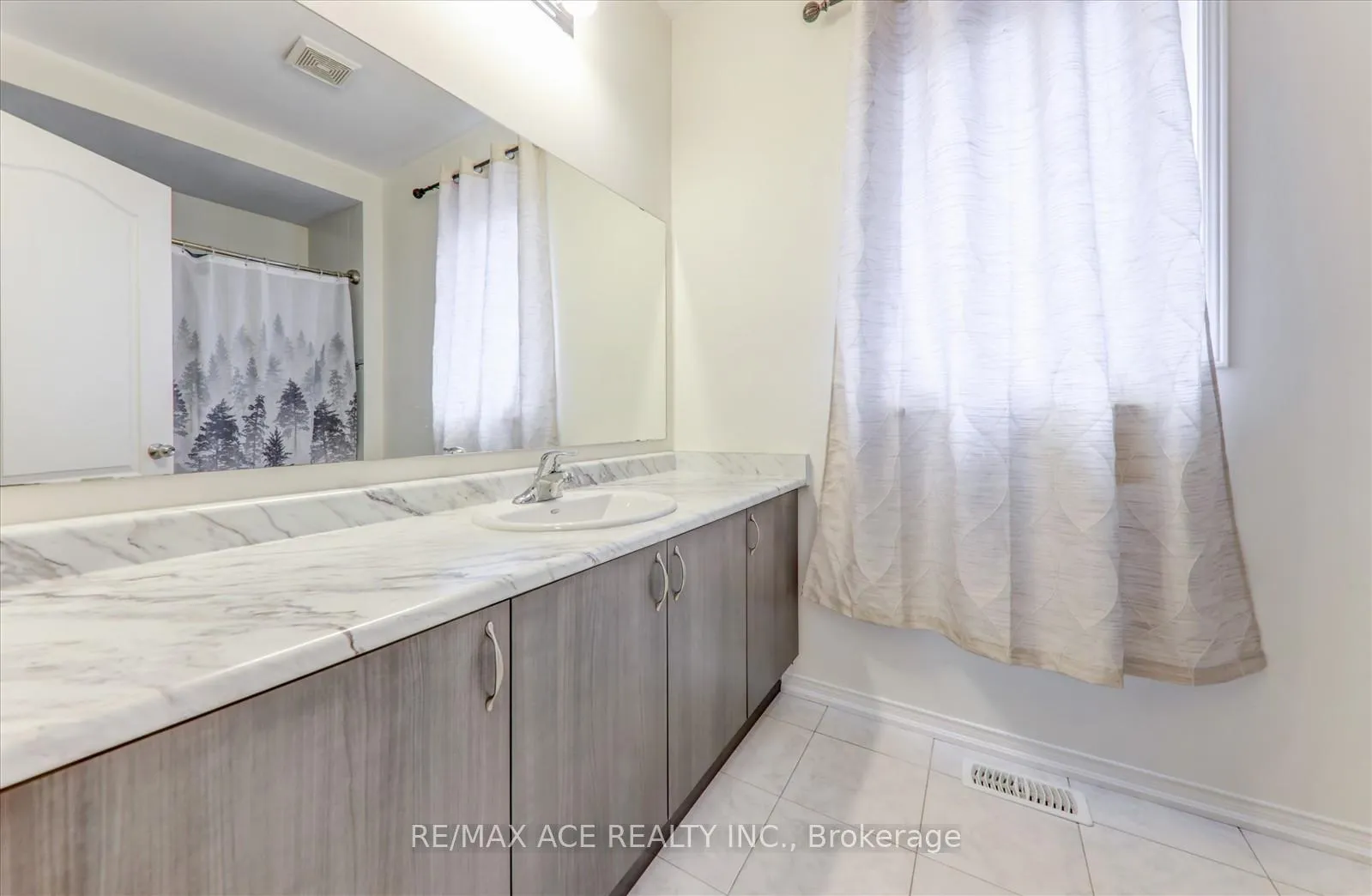 Photo 22 of 205 South Ocean Drive, Oshawa, Windfields — HOMEH