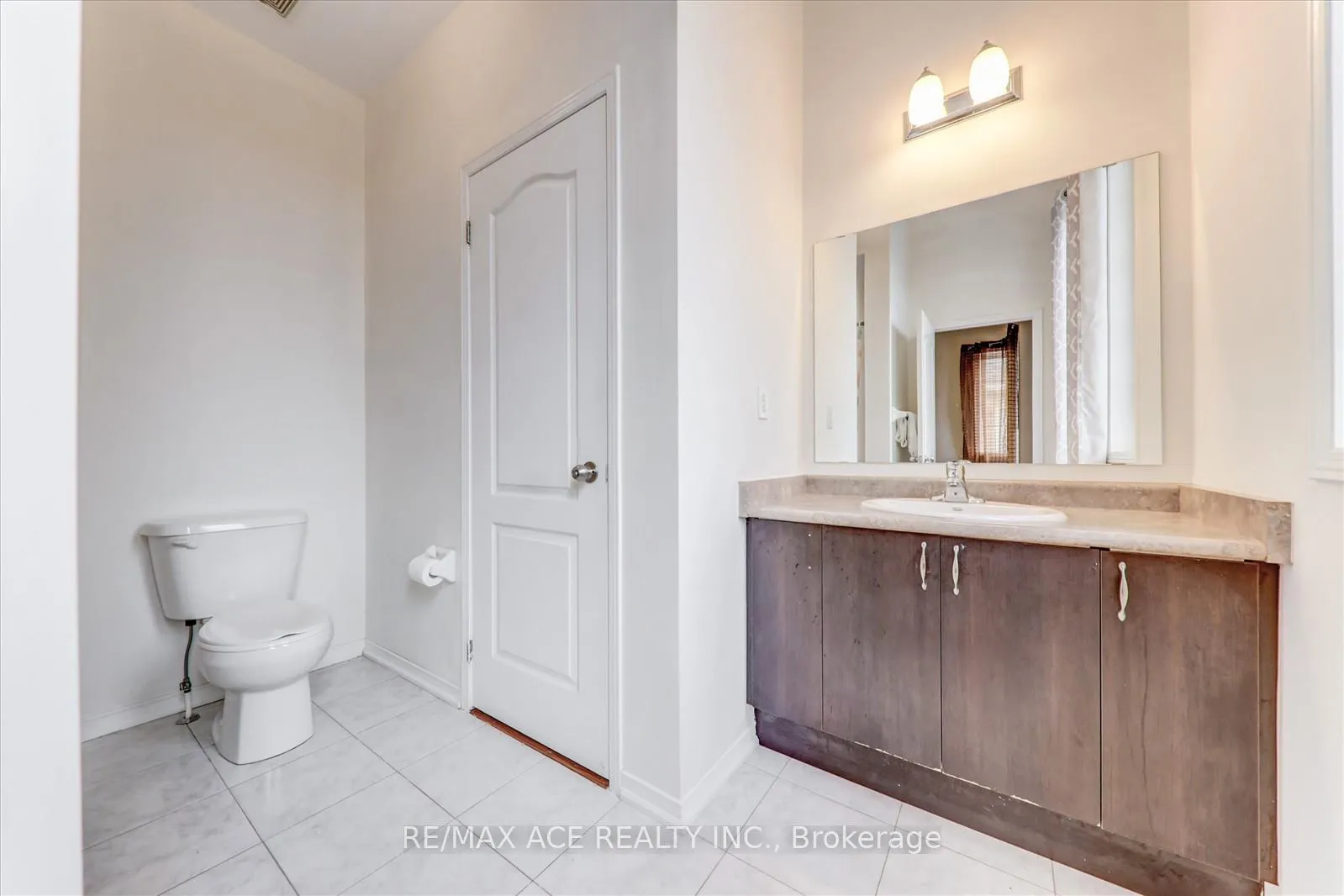 Photo 24 of 205 South Ocean Drive, Oshawa, Windfields — HOMEH