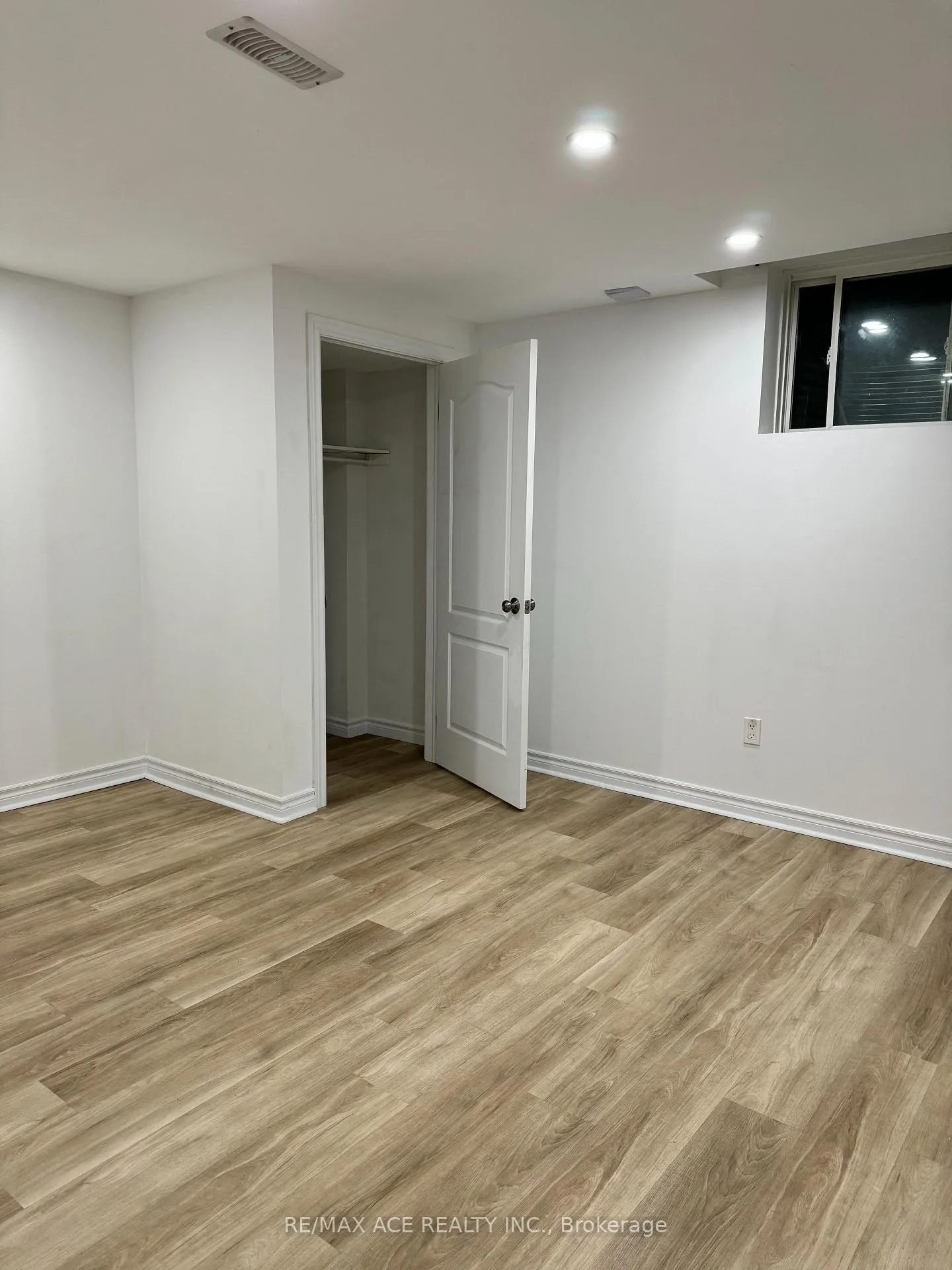 Photo 34 of 205 South Ocean Drive, Oshawa, Windfields — HOMEH