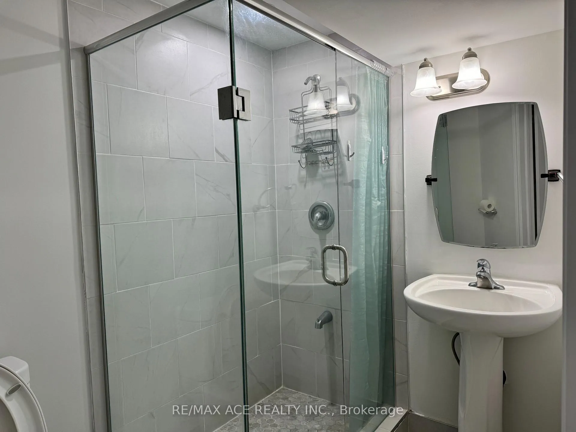Photo 37 of 205 South Ocean Drive, Oshawa, Windfields — HOMEH