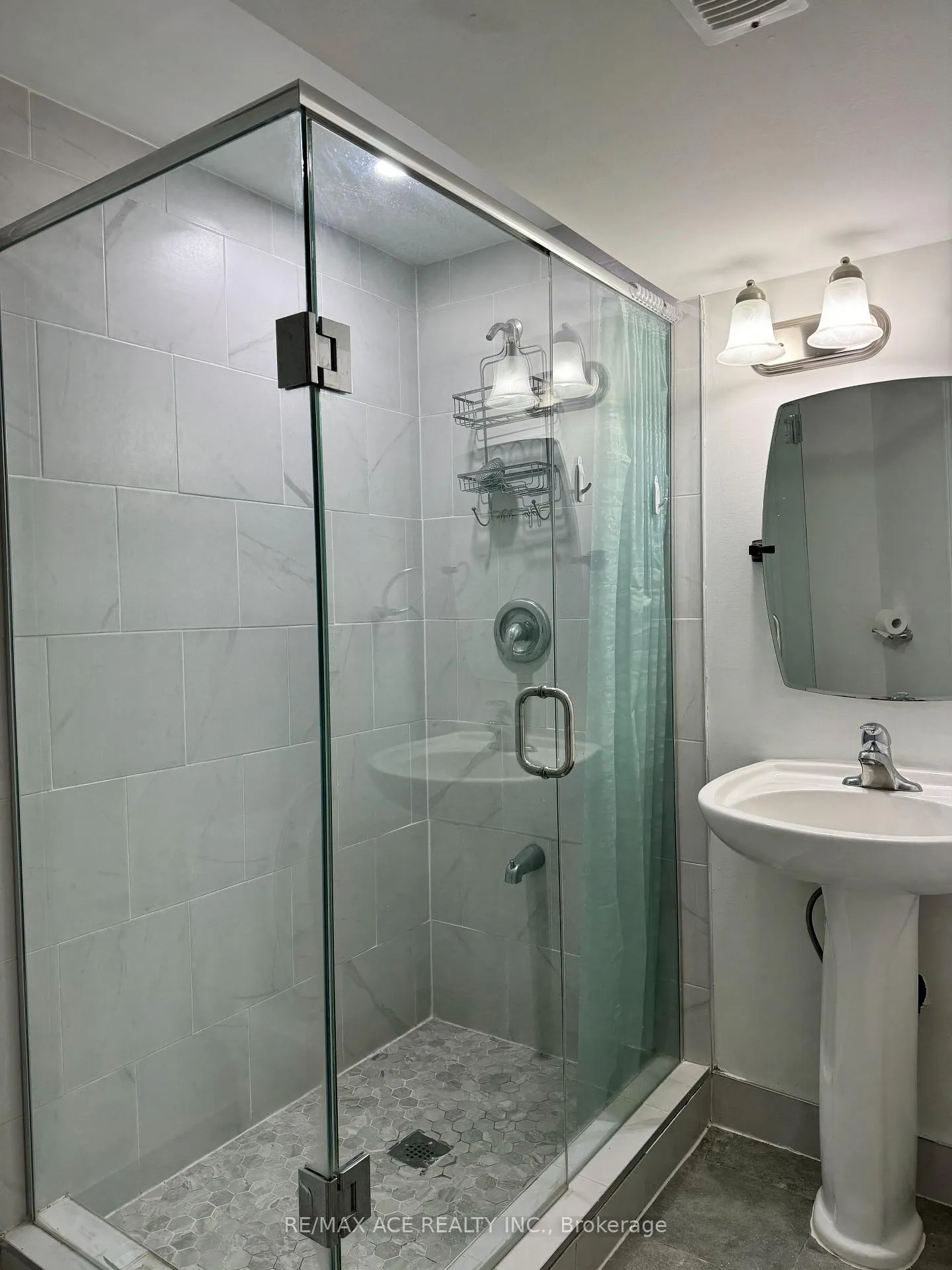 Photo 38 of 205 South Ocean Drive, Oshawa, Windfields — HOMEH