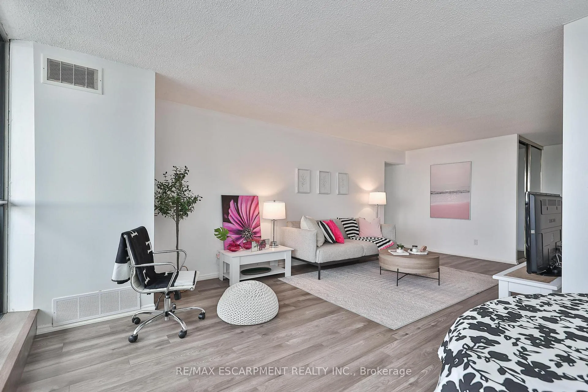 Photo 5 of Unit 1706, 375 King Street N, Kitchener — HOMEH