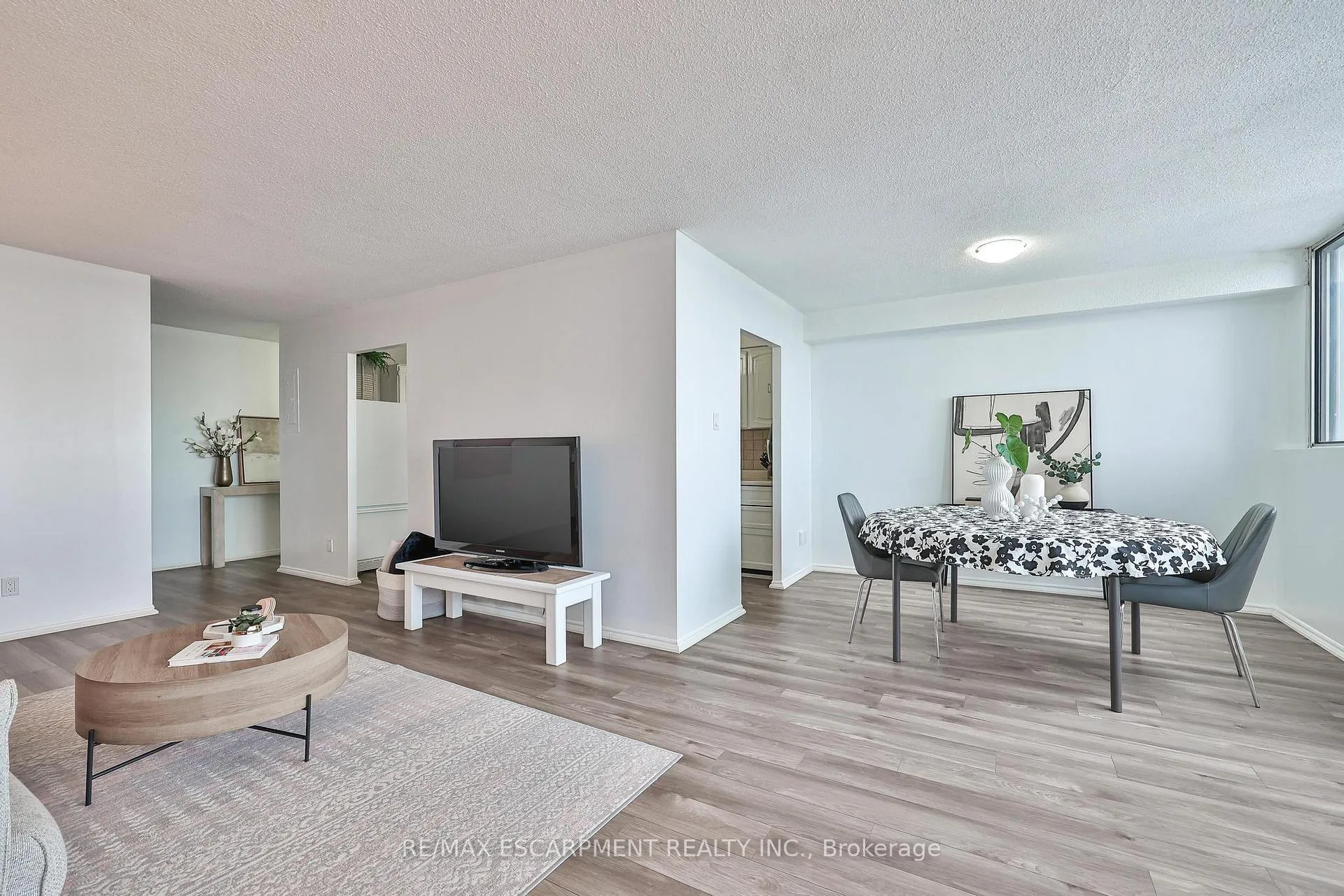 Photo 6 of Unit 1706, 375 King Street N, Kitchener — HOMEH