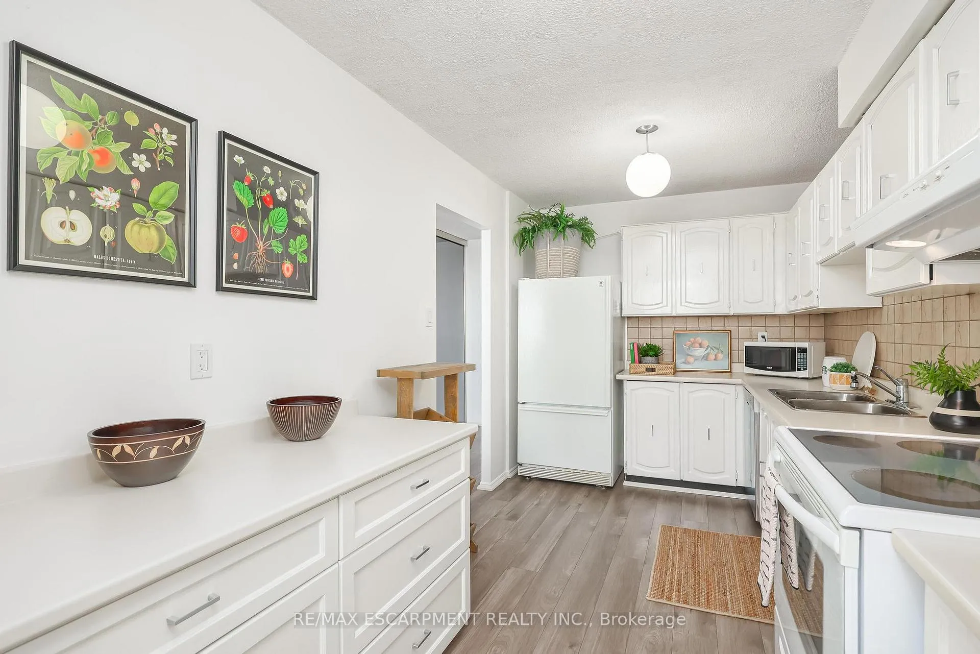 Photo 10 of Unit 1706, 375 King Street N, Kitchener — HOMEH