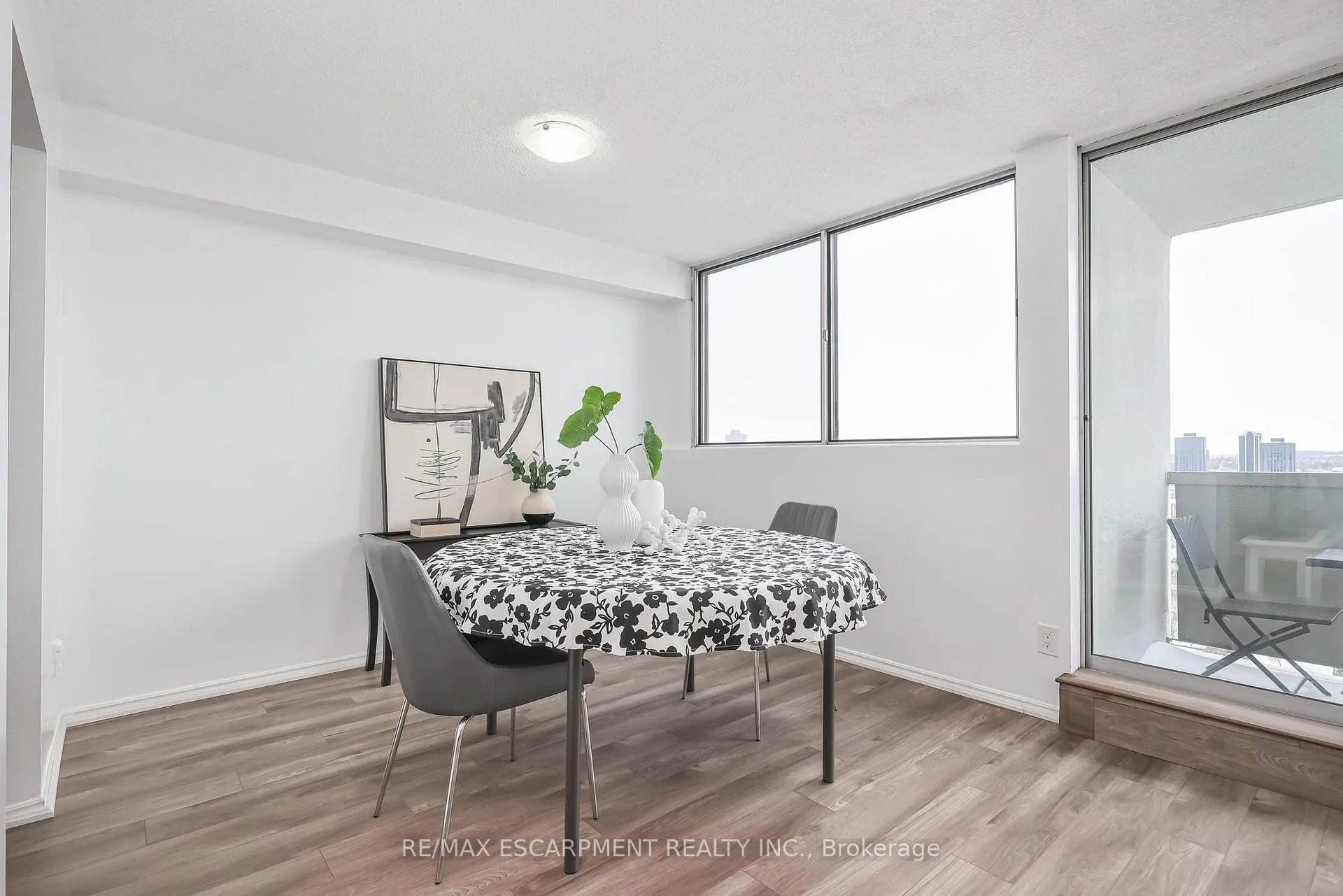 Photo 11 of Unit 1706, 375 King Street N, Kitchener — HOMEH