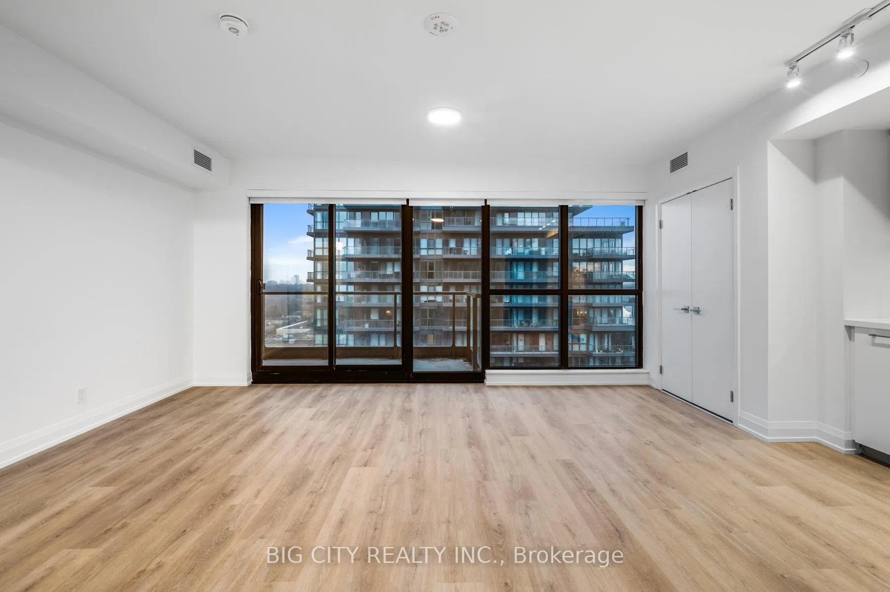 Photo 1 of Unit 1401, 36 Brentcliffe Road, Toronto, Thorncliffe Park — HOMEH