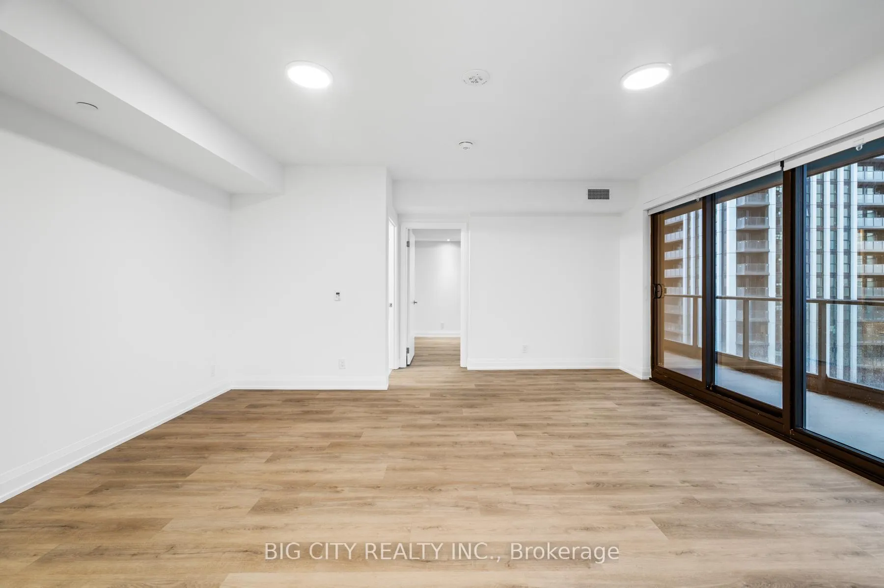 Photo 3 of Unit 1401, 36 Brentcliffe Road, Toronto, Thorncliffe Park — HOMEH