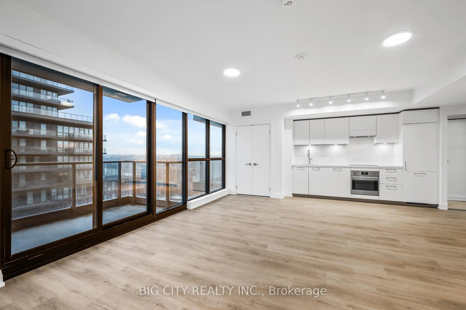Photo 5 of Unit 1401, 36 Brentcliffe Road, Toronto, Thorncliffe Park — HOMEH