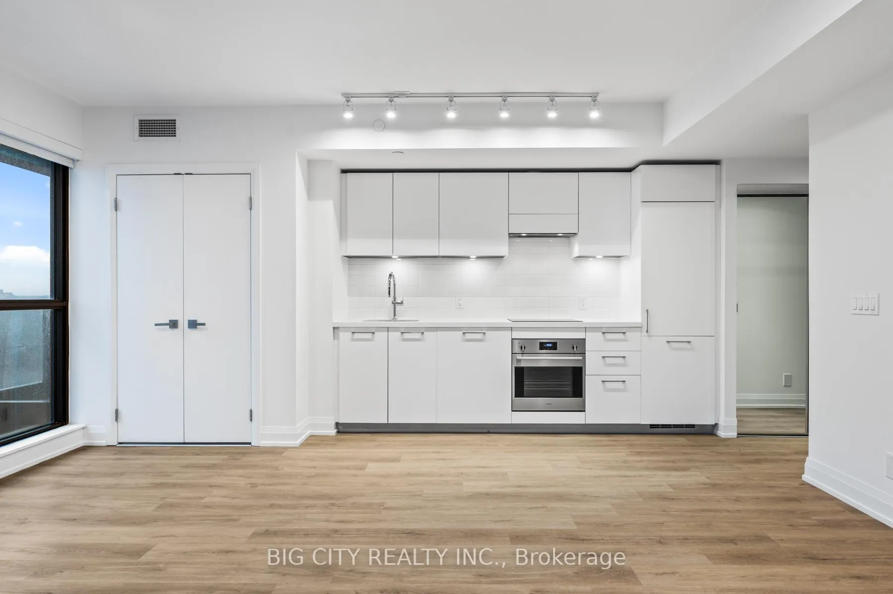 Photo 8 of Unit 1401, 36 Brentcliffe Road, Toronto, Thorncliffe Park — HOMEH