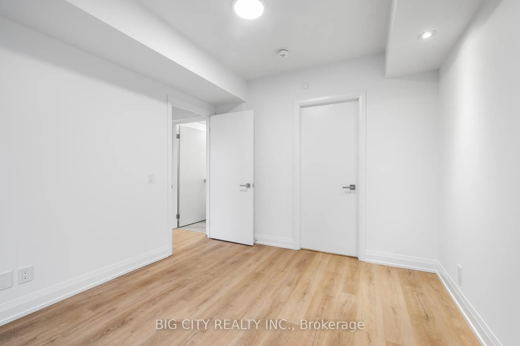 Photo 15 of Unit 1401, 36 Brentcliffe Road, Toronto, Thorncliffe Park — HOMEH