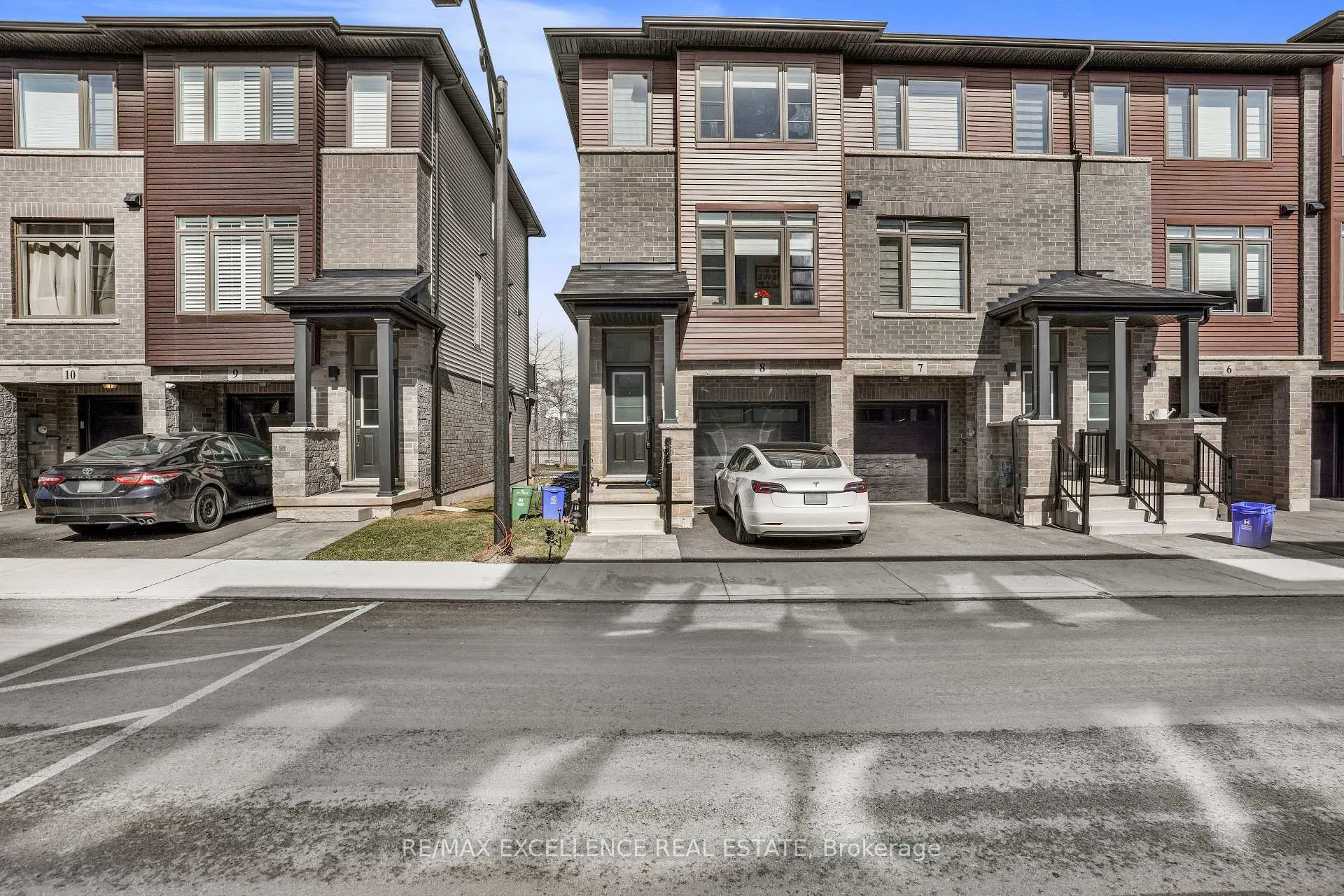 Photo 1 of Unit 8, 575 Woodward Ave, Hamilton, Parkview — HOMEH