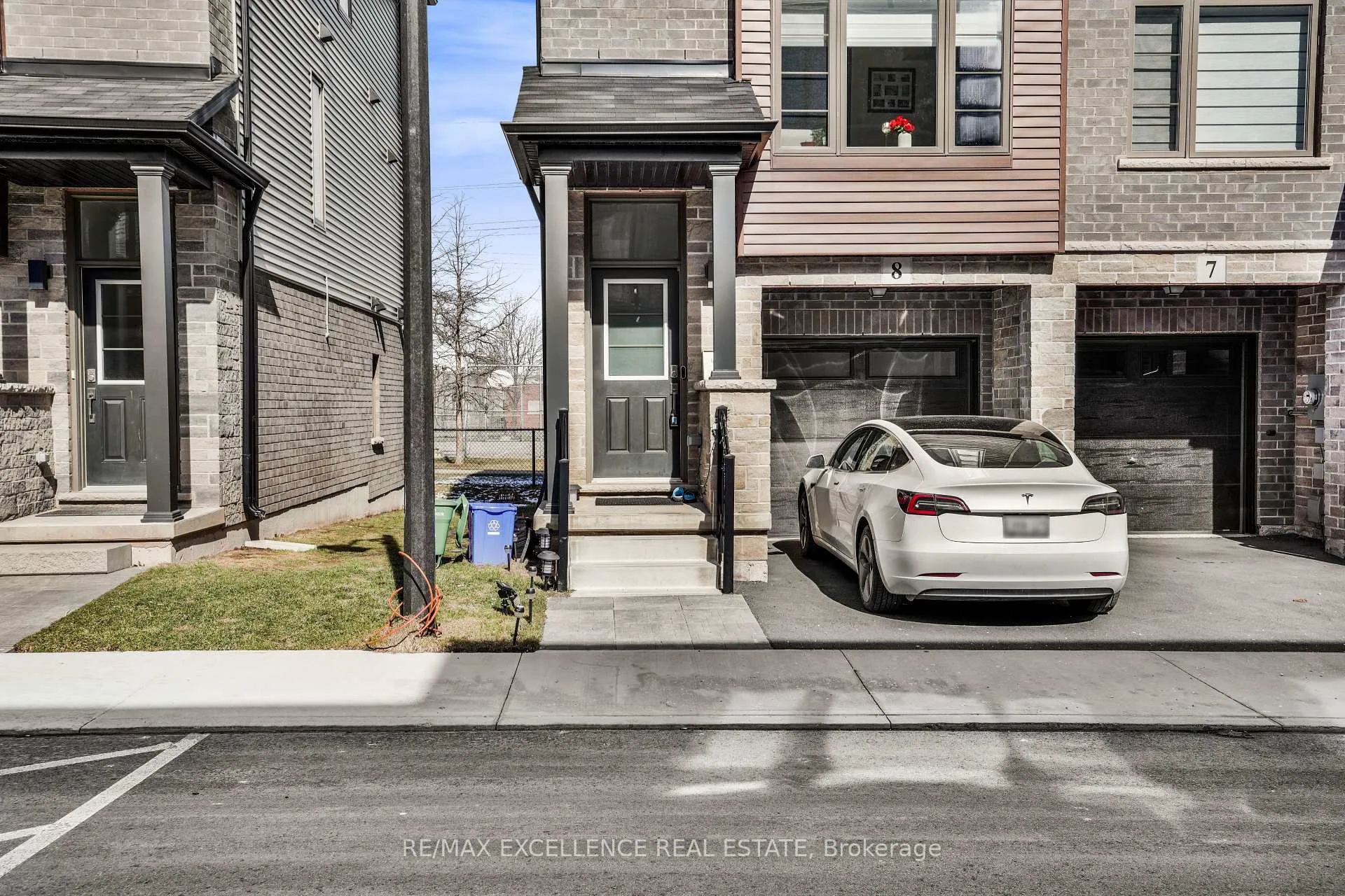 Photo 2 of Unit 8, 575 Woodward Ave, Hamilton, Parkview — HOMEH