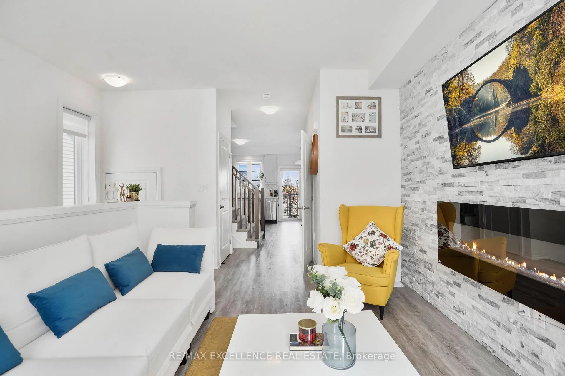 Photo 4 of Unit 8, 575 Woodward Ave, Hamilton, Parkview — HOMEH