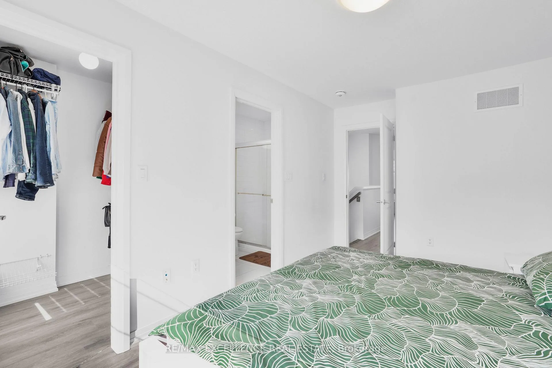 Photo 11 of Unit 8, 575 Woodward Ave, Hamilton, Parkview — HOMEH