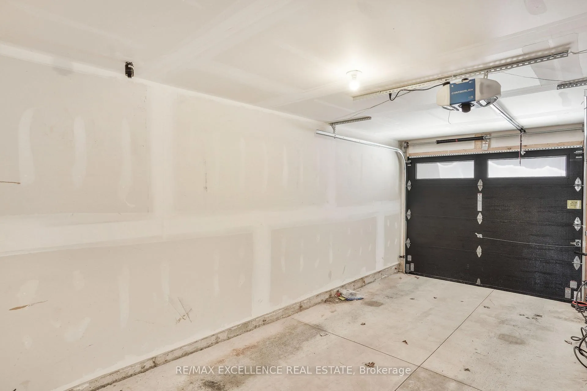 Photo 18 of Unit 8, 575 Woodward Ave, Hamilton, Parkview — HOMEH