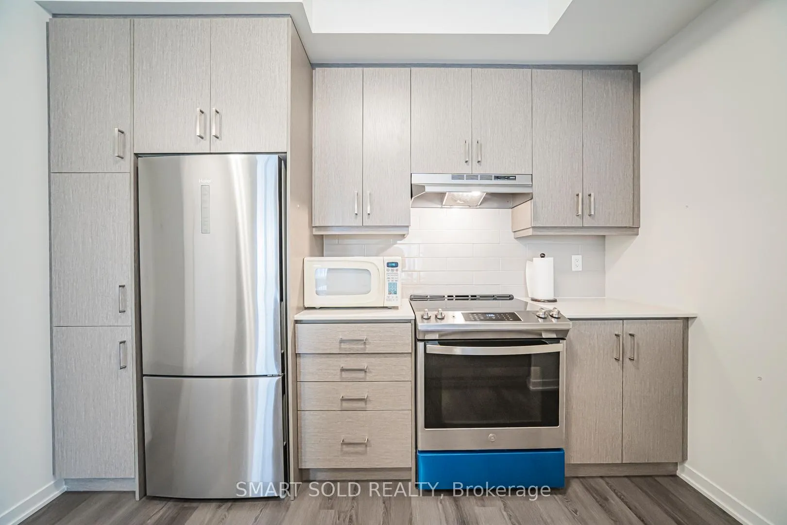 Photo 5 of Unit 239, 121 Honeycrisp Crescent, Vaughan, Vaughan Corporate Centre — HOMEH