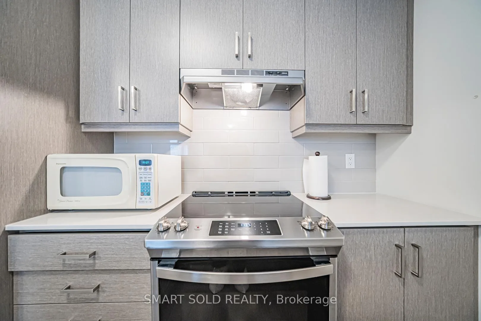 Photo 6 of Unit 239, 121 Honeycrisp Crescent, Vaughan, Vaughan Corporate Centre — HOMEH