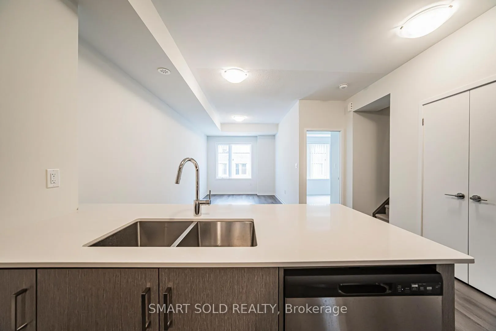 Photo 7 of Unit 239, 121 Honeycrisp Crescent, Vaughan, Vaughan Corporate Centre — HOMEH