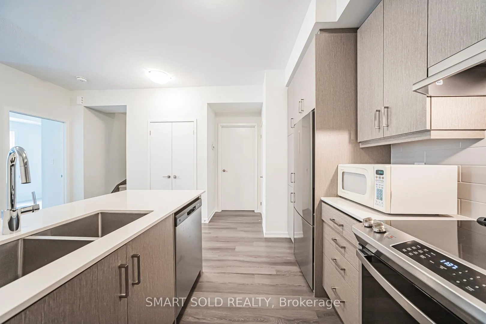 Photo 8 of Unit 239, 121 Honeycrisp Crescent, Vaughan, Vaughan Corporate Centre — HOMEH