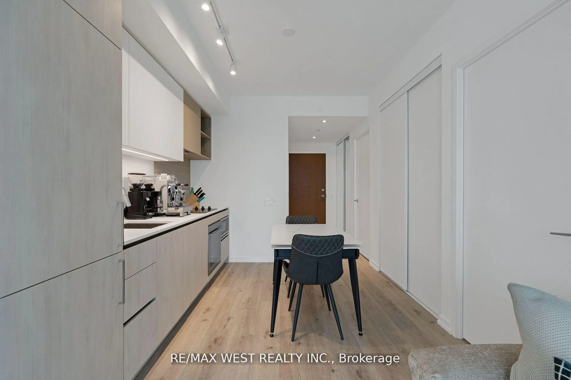 Photo 11 of Unit 2203, 7890 Jane Street, Vaughan, Vaughan Corporate Centre — HOMEH