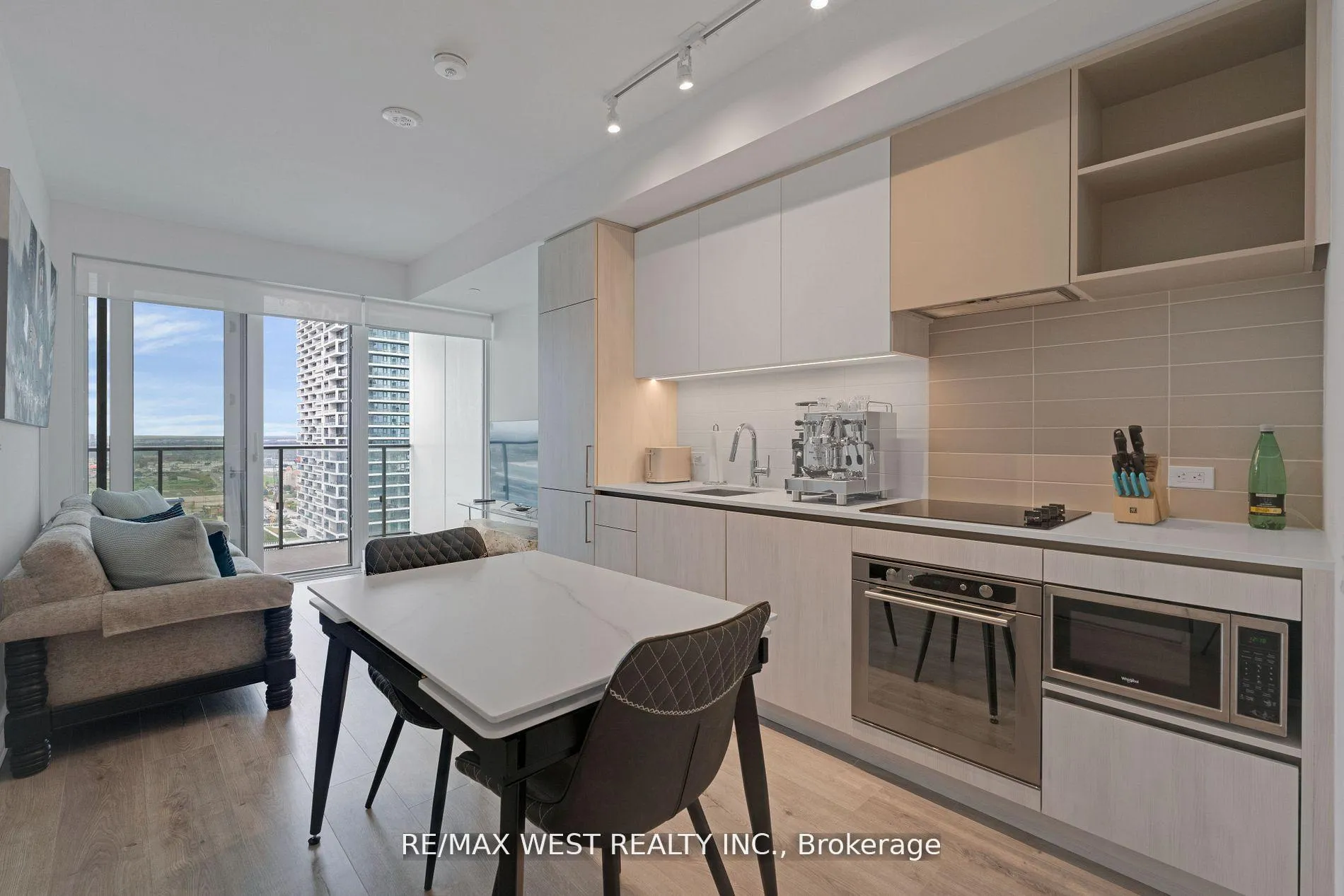 Photo 13 of Unit 2203, 7890 Jane Street, Vaughan, Vaughan Corporate Centre — HOMEH