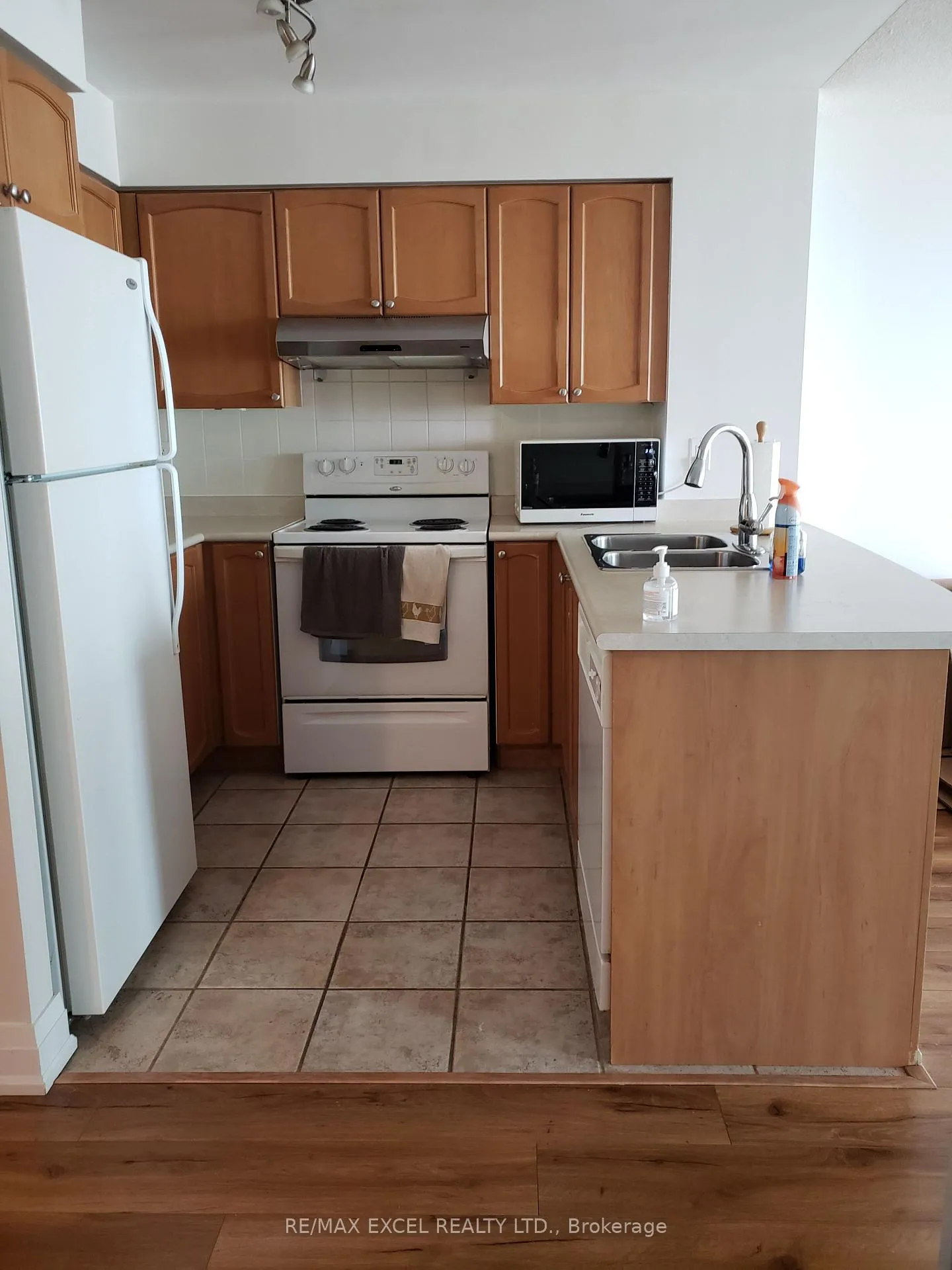 Photo 6 of Unit 1812, 231 Fort York Boulevard, Toronto, Niagara — HOMEH