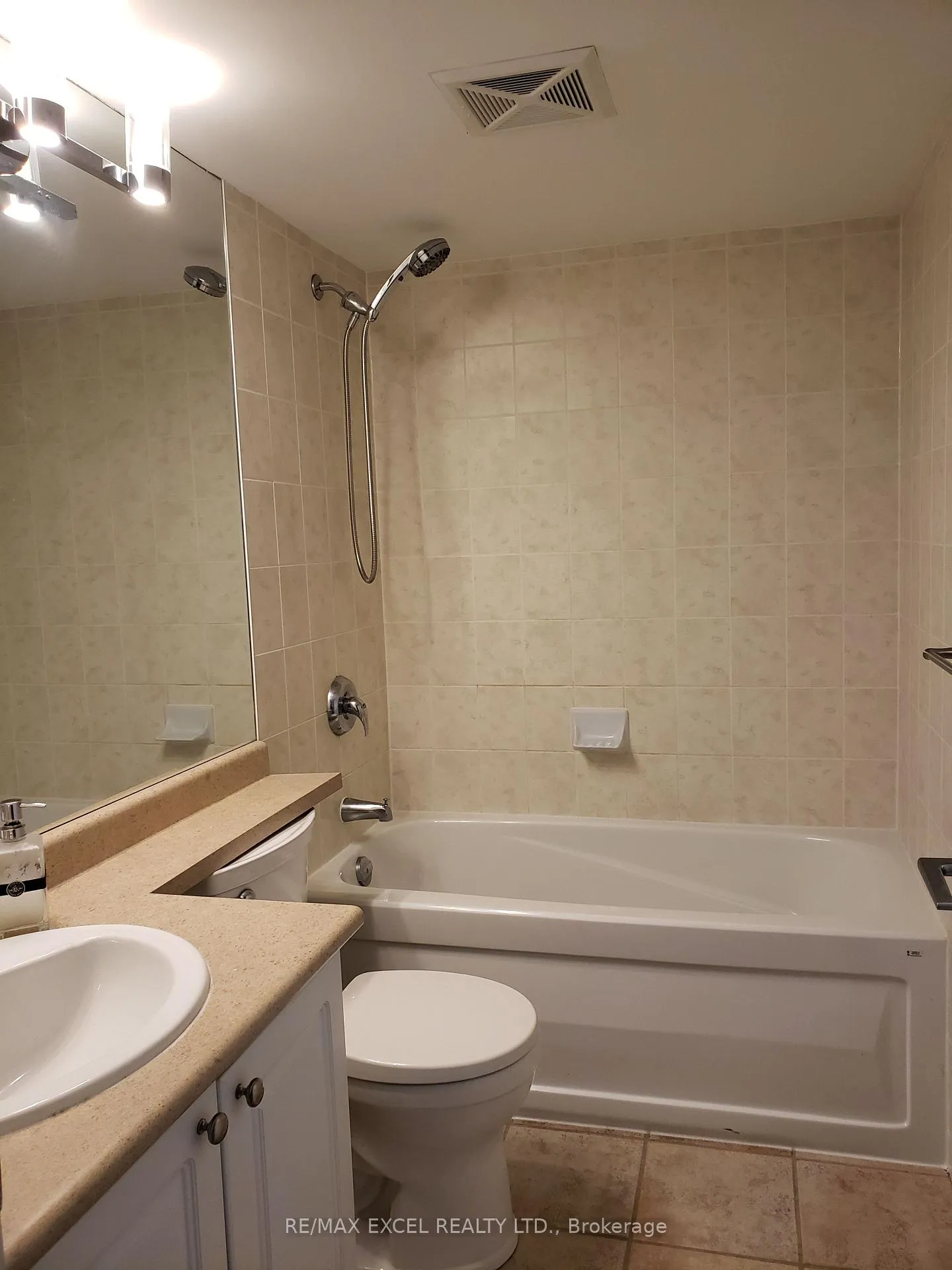 Photo 10 of Unit 1812, 231 Fort York Boulevard, Toronto, Niagara — HOMEH