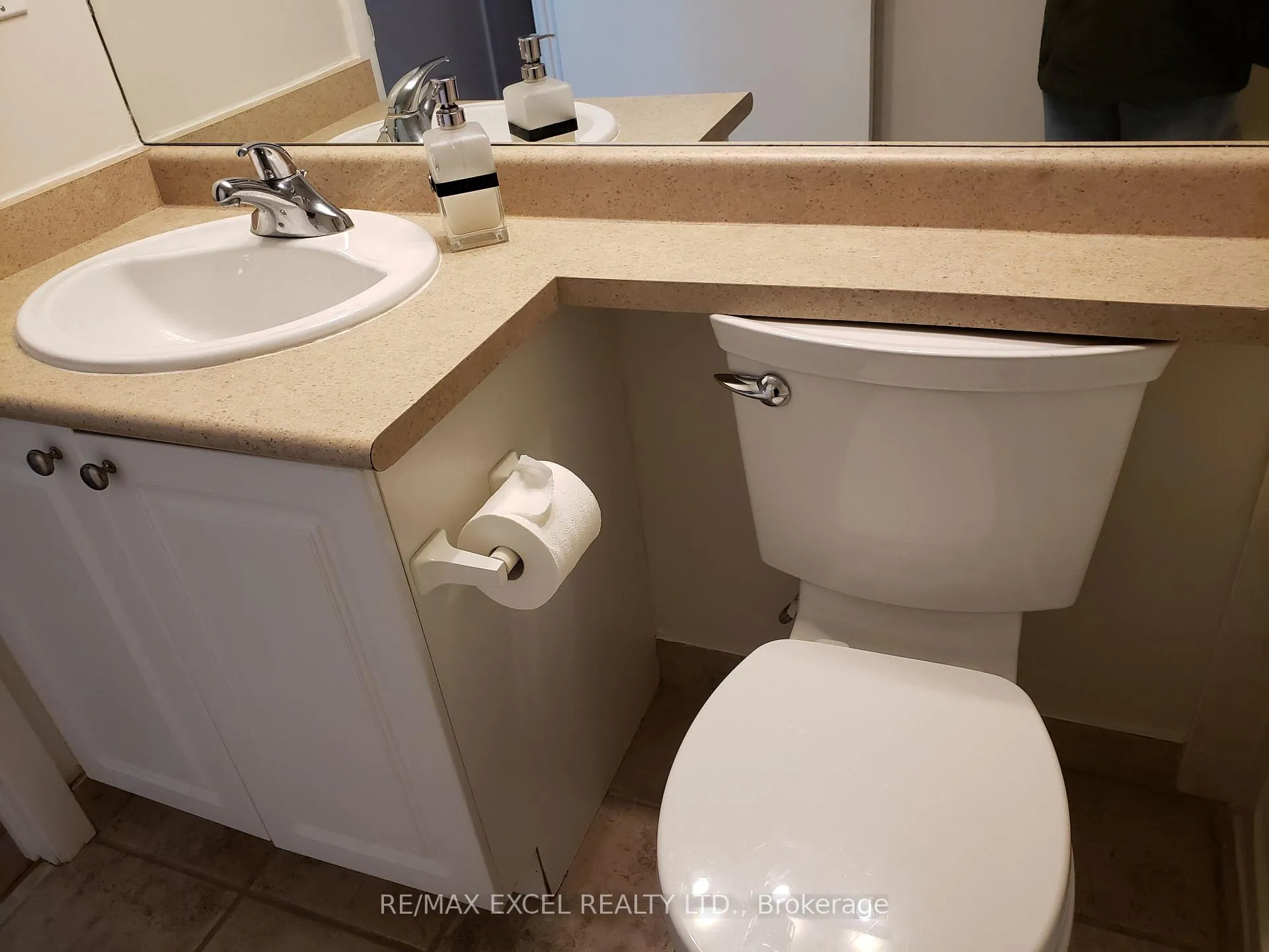 Photo 11 of Unit 1812, 231 Fort York Boulevard, Toronto, Niagara — HOMEH
