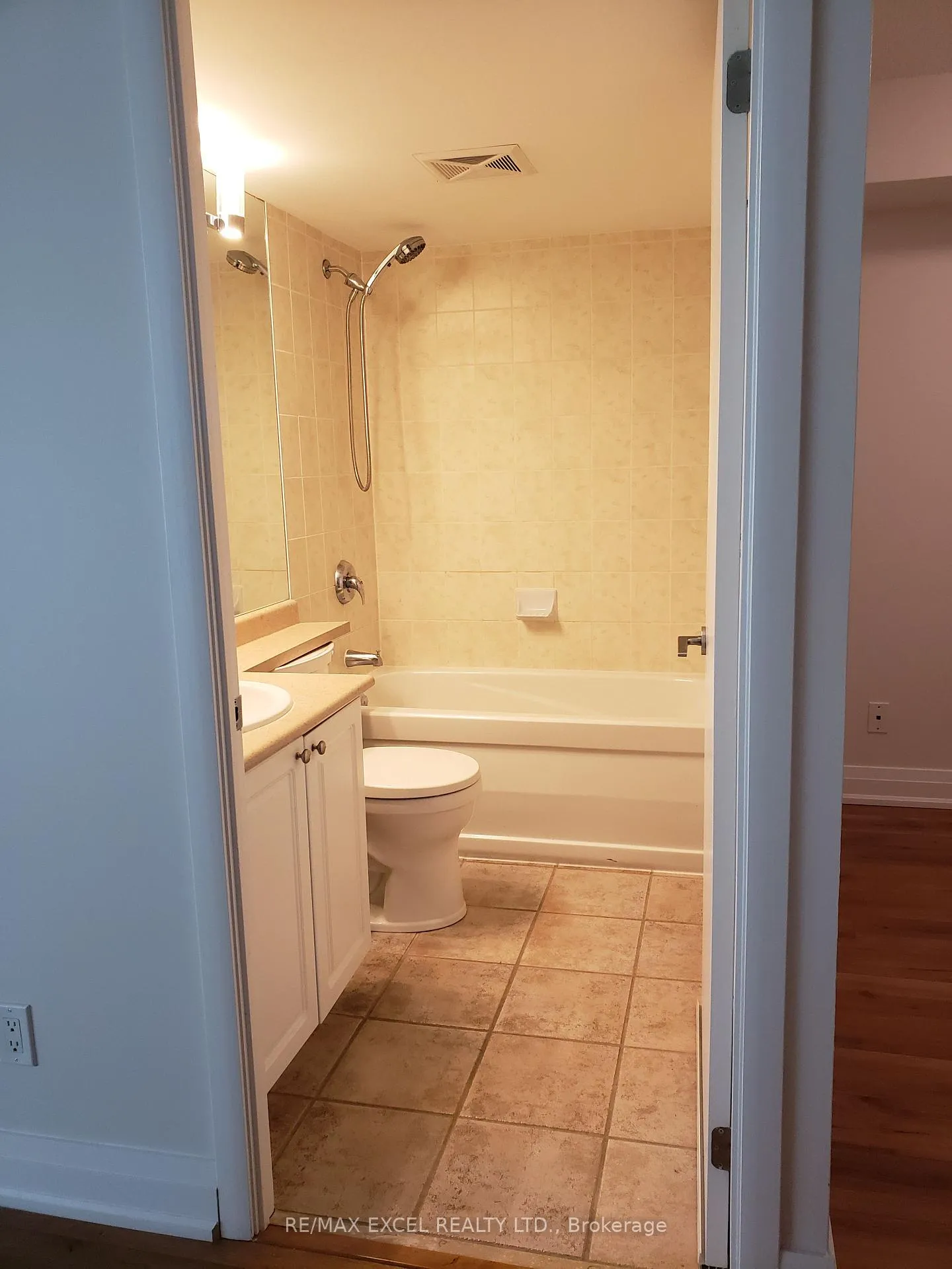 Photo 12 of Unit 1812, 231 Fort York Boulevard, Toronto, Niagara — HOMEH