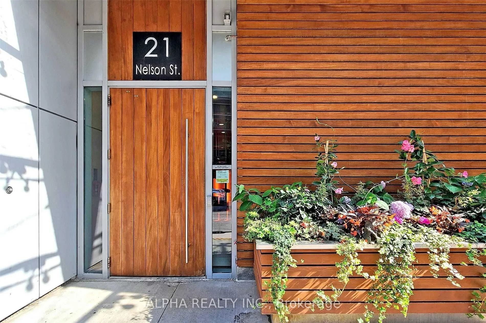 Photo 2 of Unit 731, 21 Nelson Street, Toronto, Waterfront Communities — HOMEH