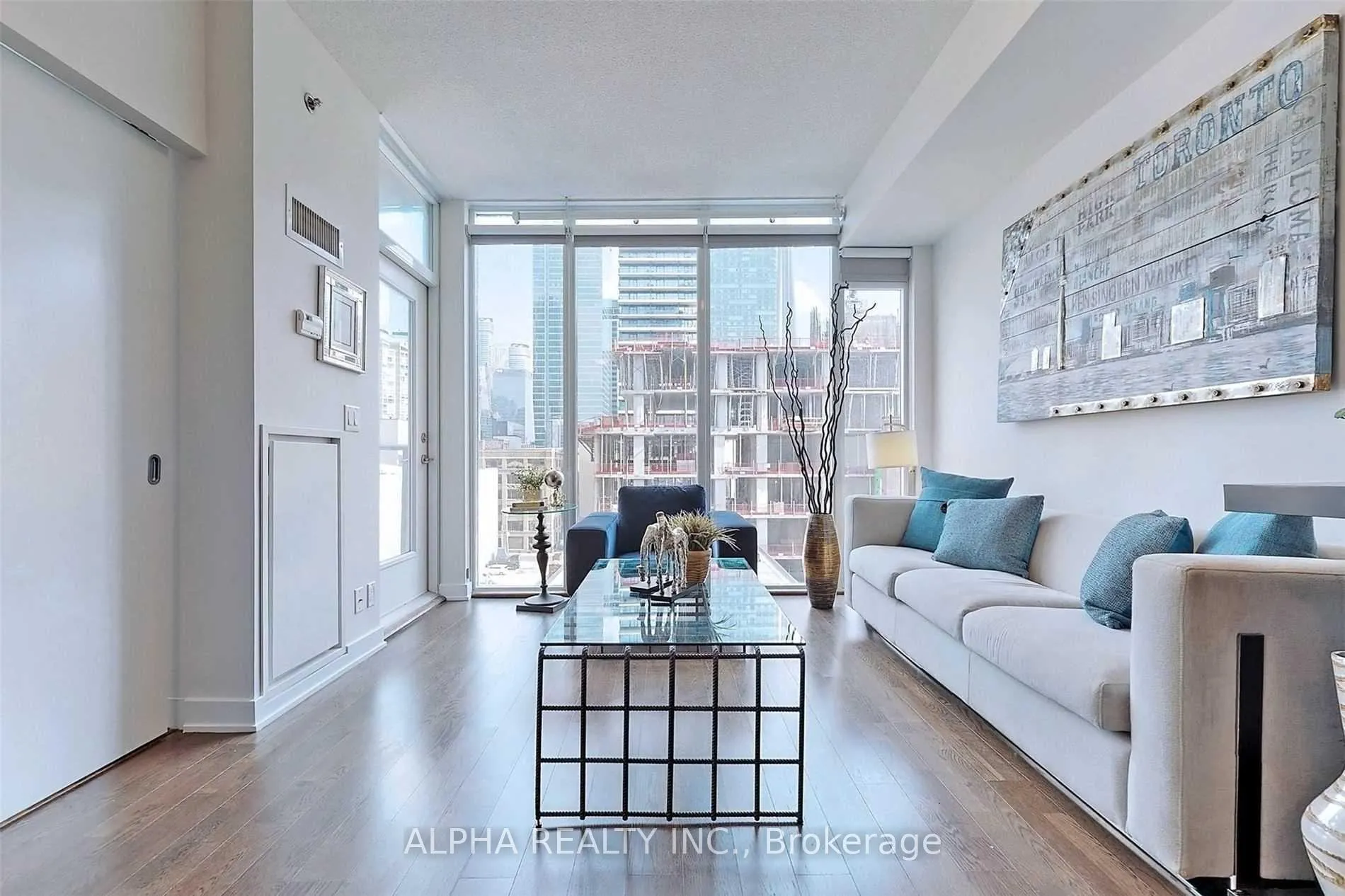 Photo 4 of Unit 731, 21 Nelson Street, Toronto, Waterfront Communities — HOMEH
