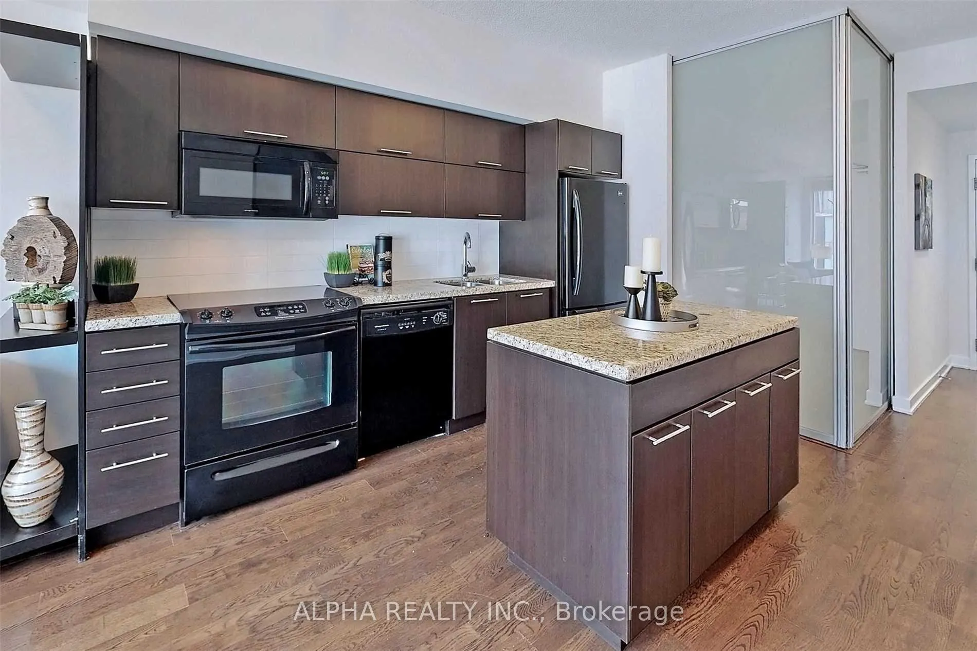 Photo 7 of Unit 731, 21 Nelson Street, Toronto, Waterfront Communities — HOMEH