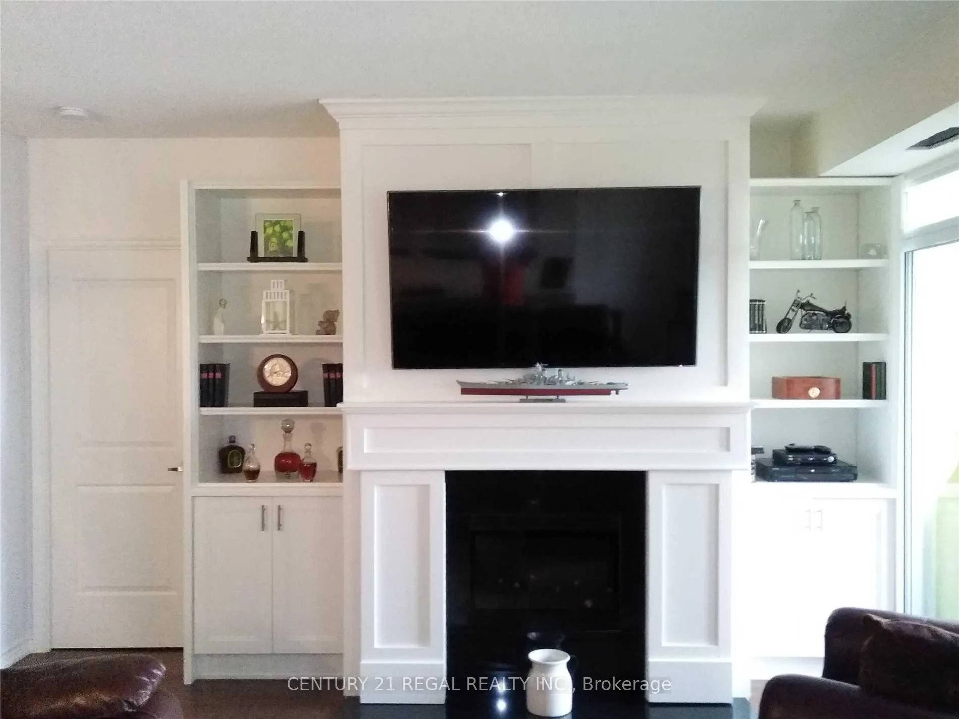Photo 2 of Unit 1401, 9235 Jane Street, Vaughan, Maple — HOMEH