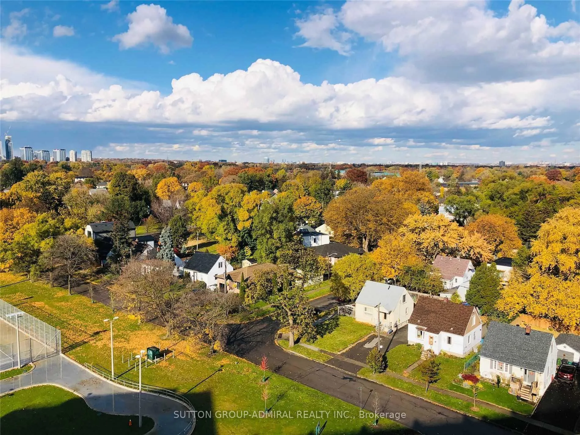 Photo 5 of Unit 404, 7 Smith Crescent, Etobicoke, Stonegate-Queensway — HOMEH