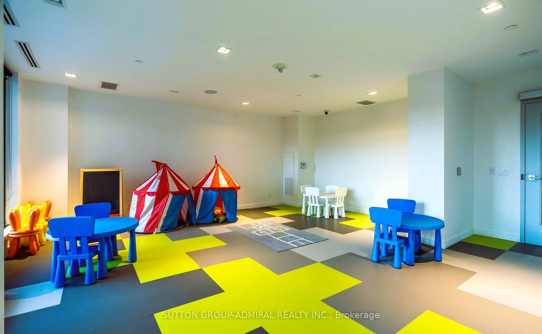 Photo 16 of Unit 404, 7 Smith Crescent, Etobicoke, Stonegate-Queensway — HOMEH