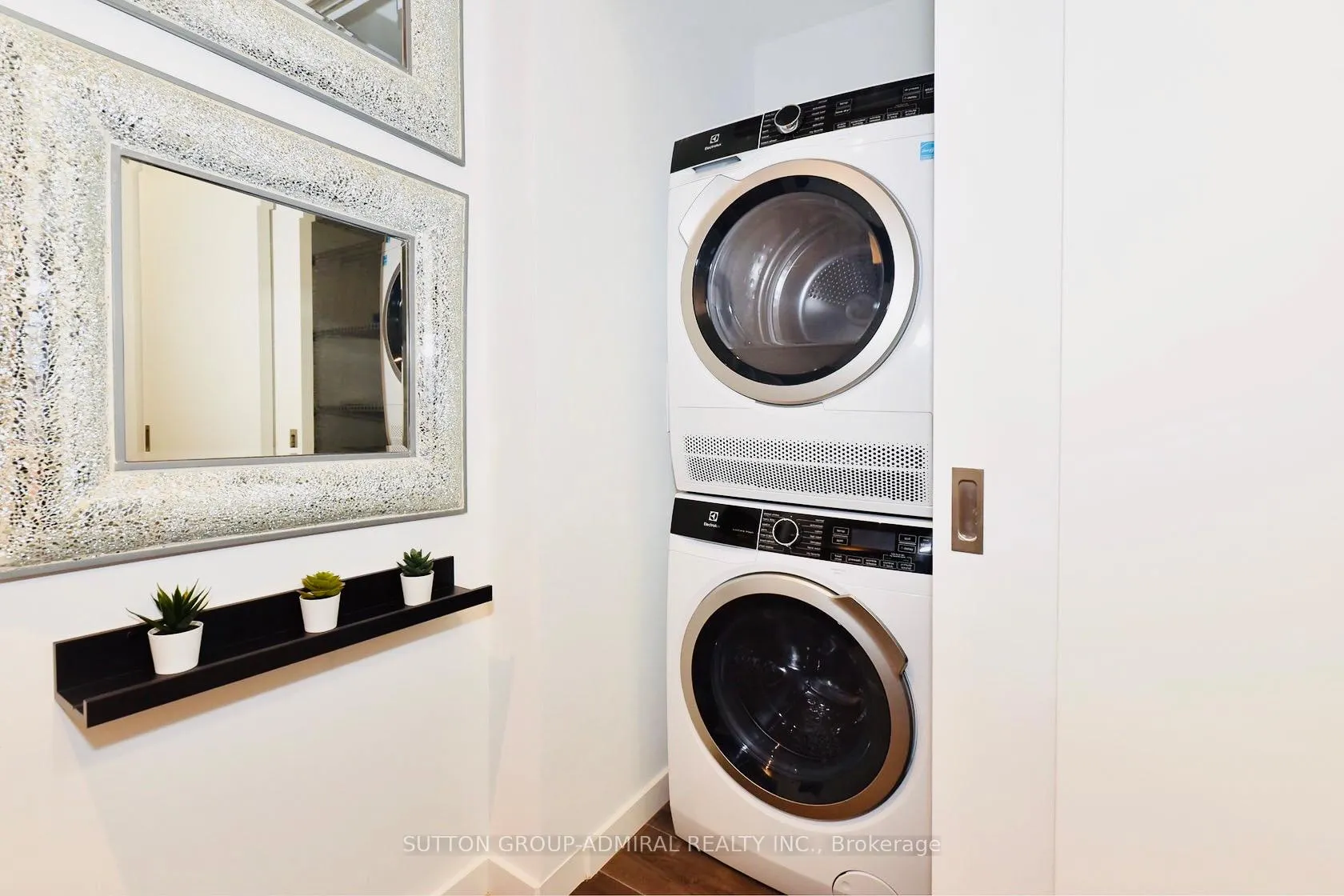 Photo 26 of Unit 404, 7 Smith Crescent, Etobicoke, Stonegate-Queensway — HOMEH