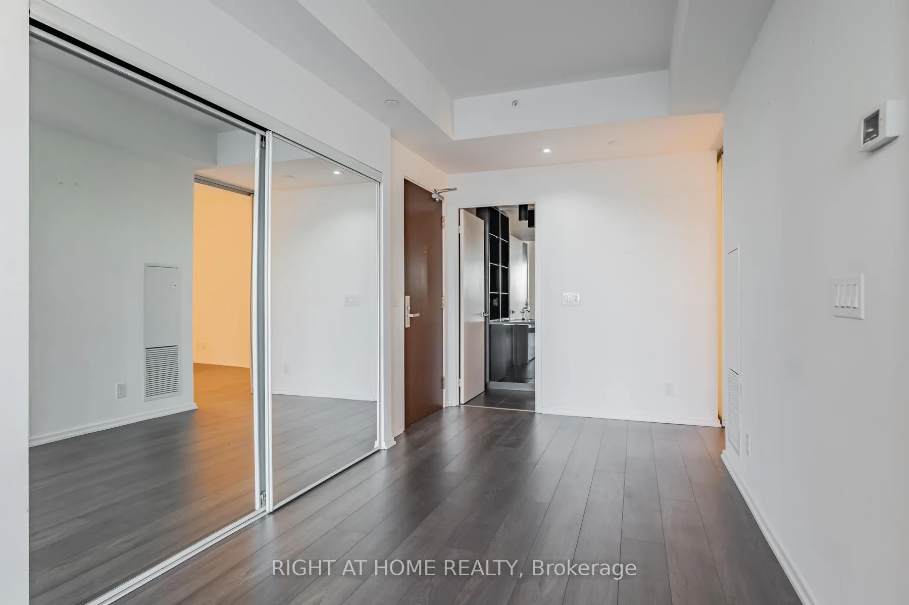 Photo 4 of Unit 5103, 70 Temperance Street, Toronto, Bay Street Corridor — HOMEH