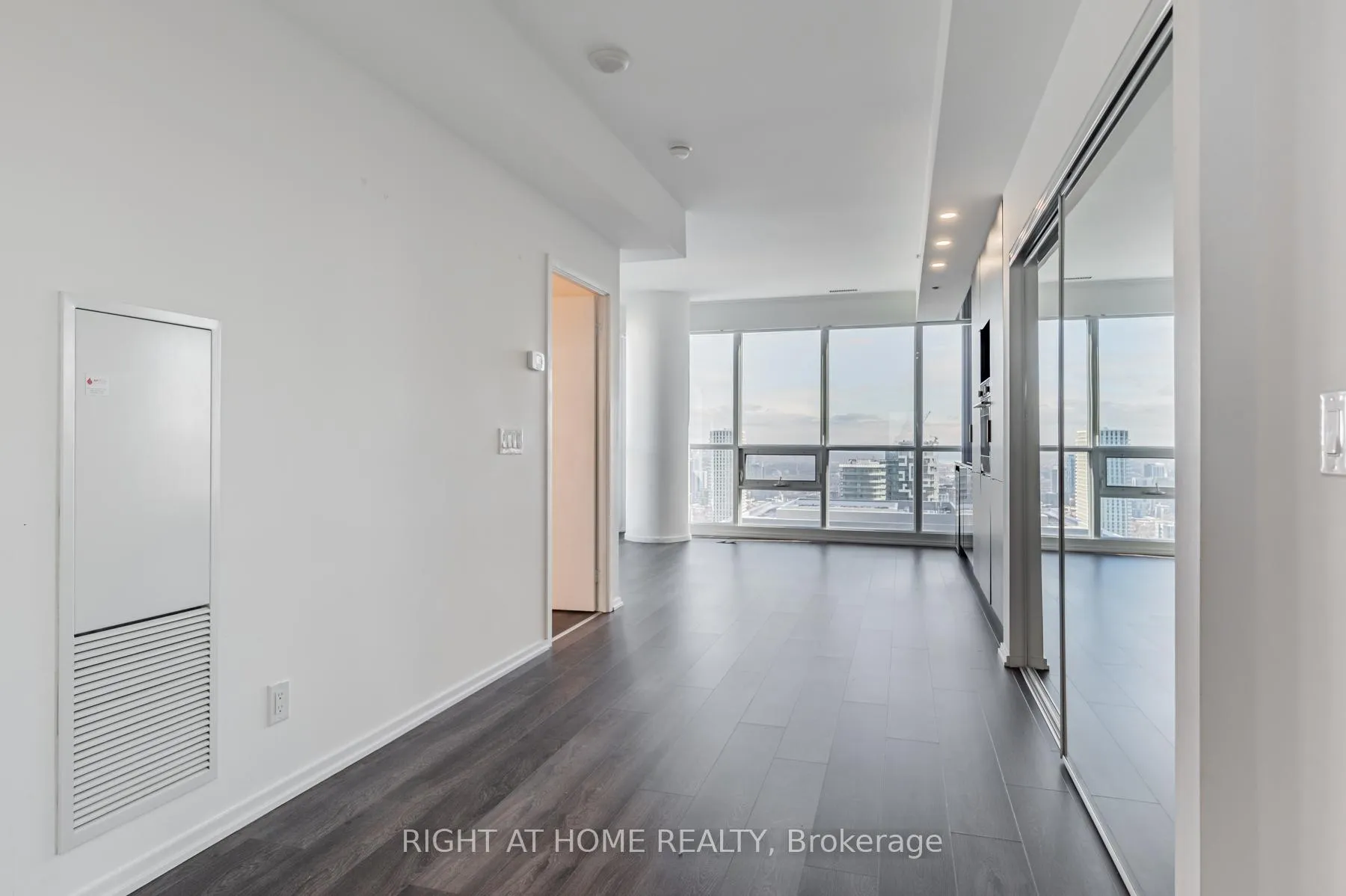 Photo 5 of Unit 5103, 70 Temperance Street, Toronto, Bay Street Corridor — HOMEH