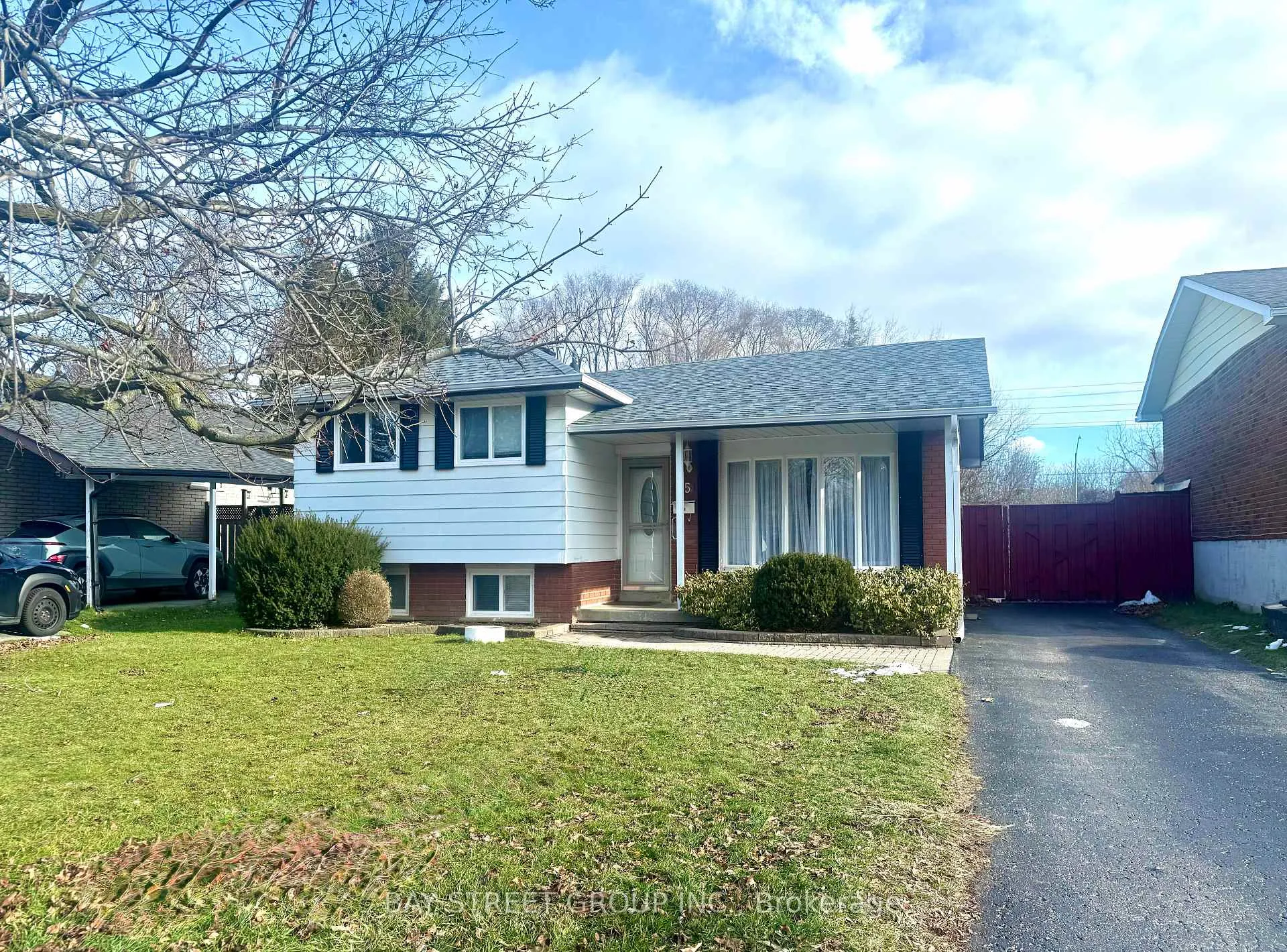 Photo 2 of 55 Taylor Road, Ajax, South East — HOMEH