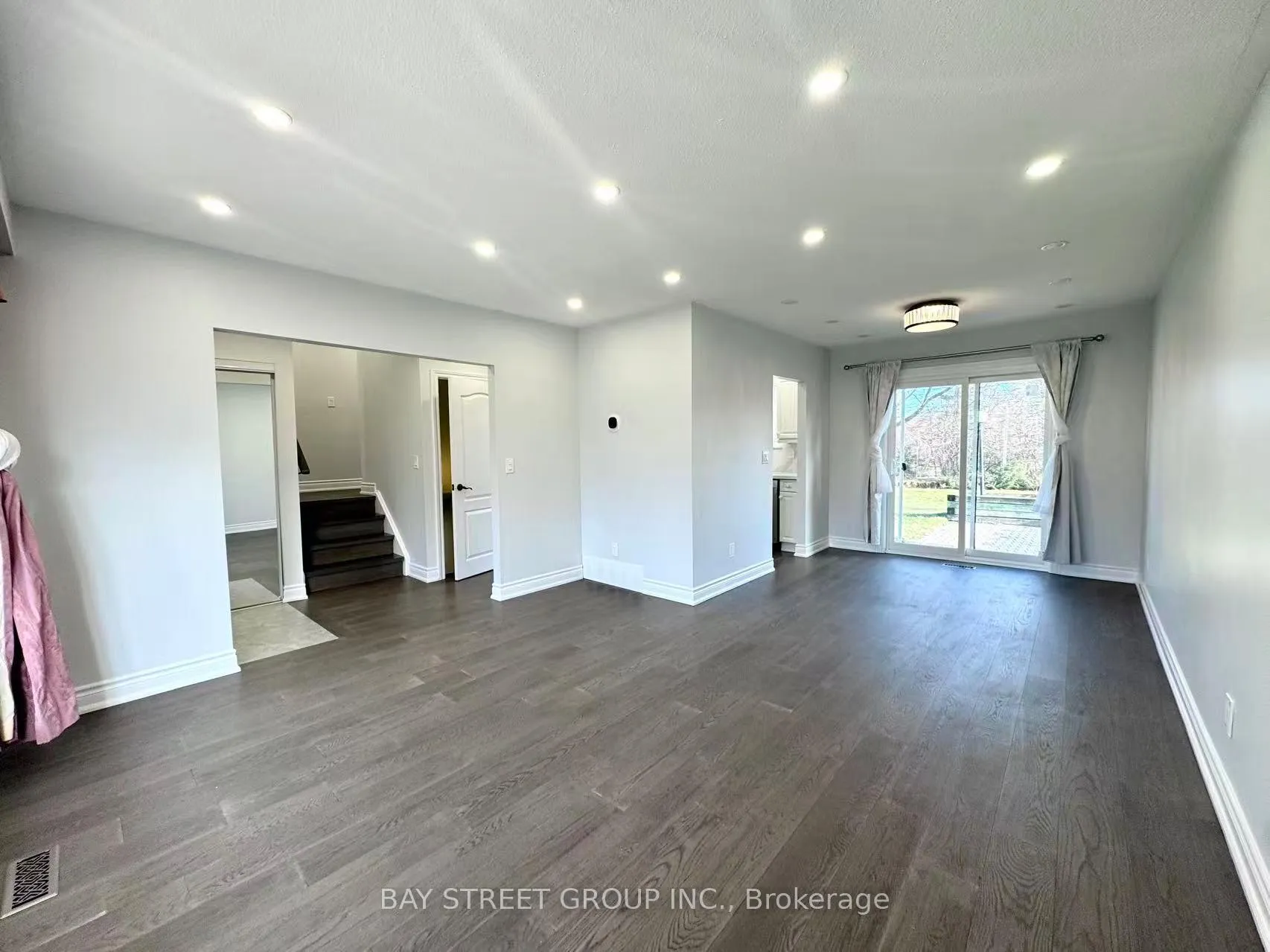 Photo 4 of 55 Taylor Road, Ajax, South East — HOMEH