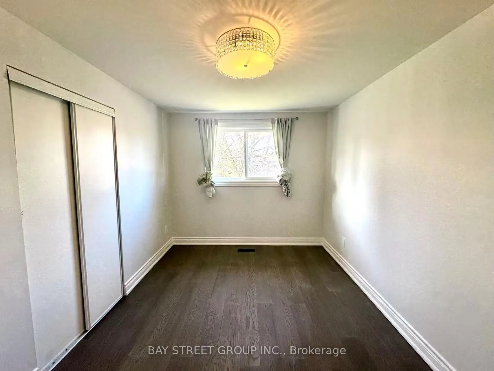 Photo 6 of 55 Taylor Road, Ajax, South East — HOMEH