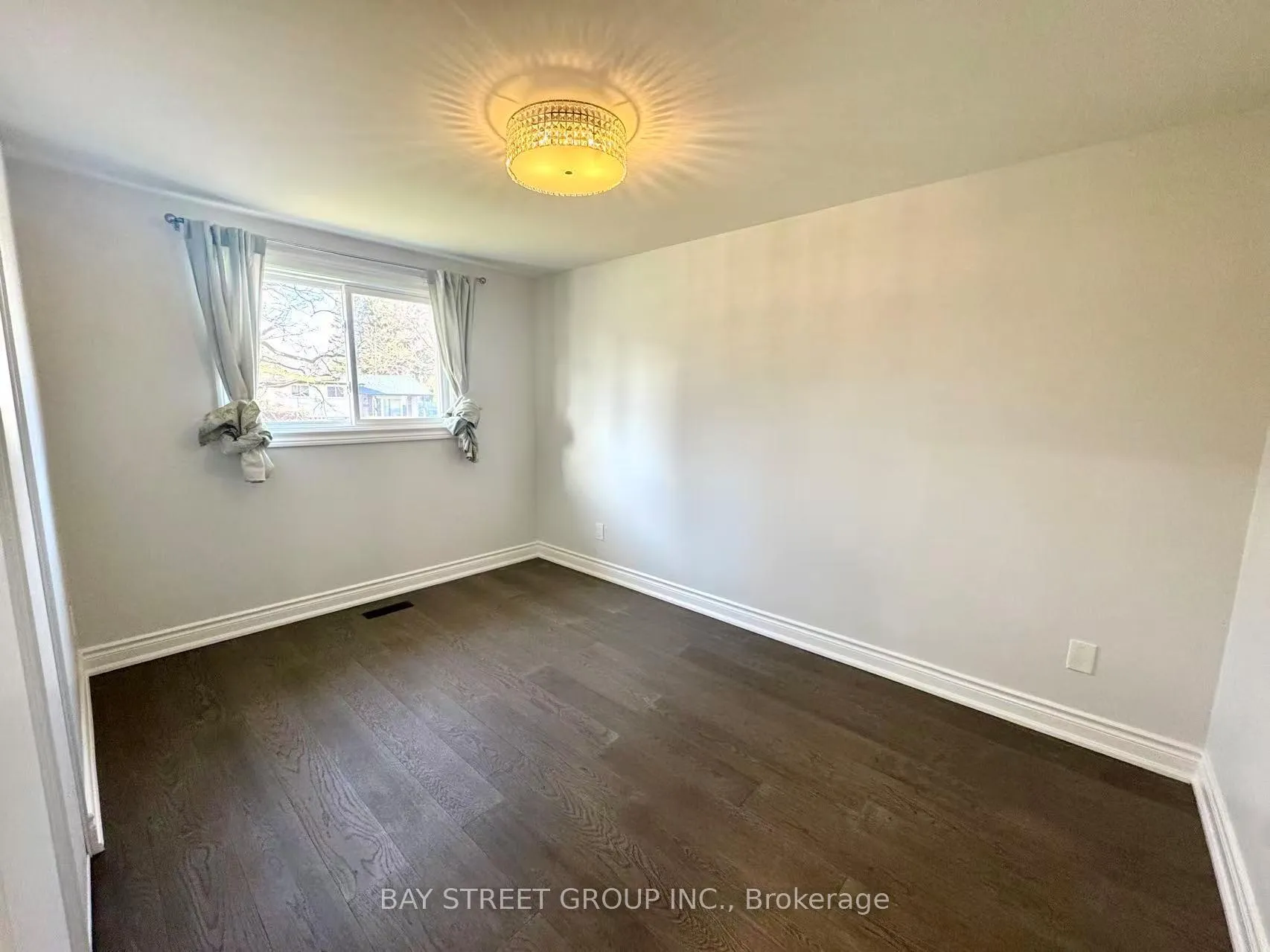 Photo 7 of 55 Taylor Road, Ajax, South East — HOMEH