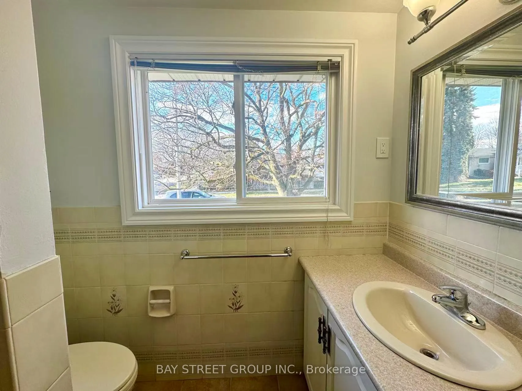 Photo 8 of 55 Taylor Road, Ajax, South East — HOMEH