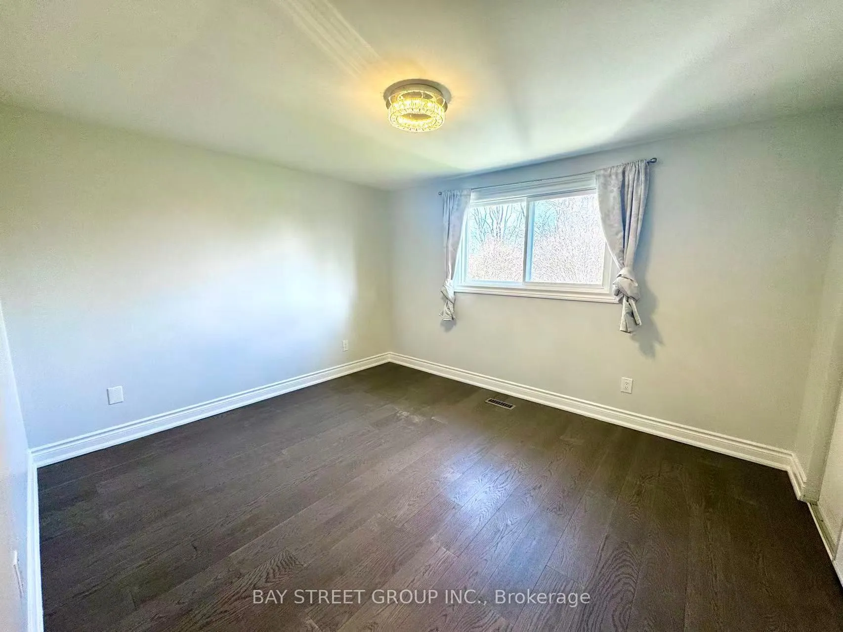 Photo 10 of 55 Taylor Road, Ajax, South East — HOMEH