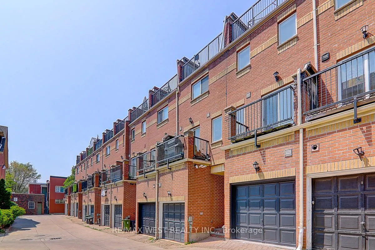 Photo 3 of 20 Azzarello Lane, Toronto, Greenwood-Coxwell — HOMEH