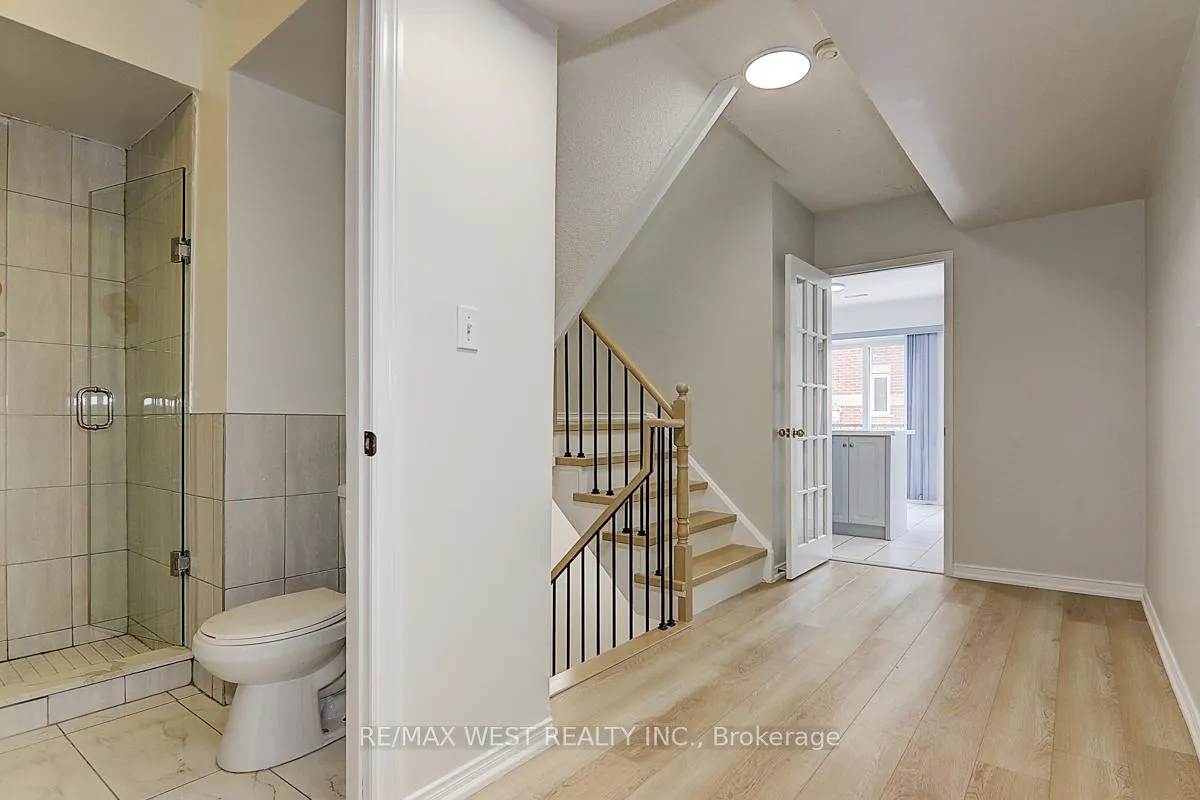 Photo 6 of 20 Azzarello Lane, Toronto, Greenwood-Coxwell — HOMEH