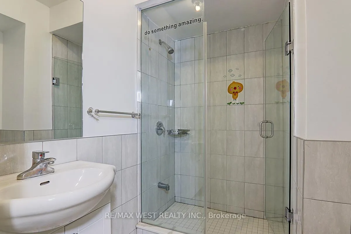 Photo 7 of 20 Azzarello Lane, Toronto, Greenwood-Coxwell — HOMEH