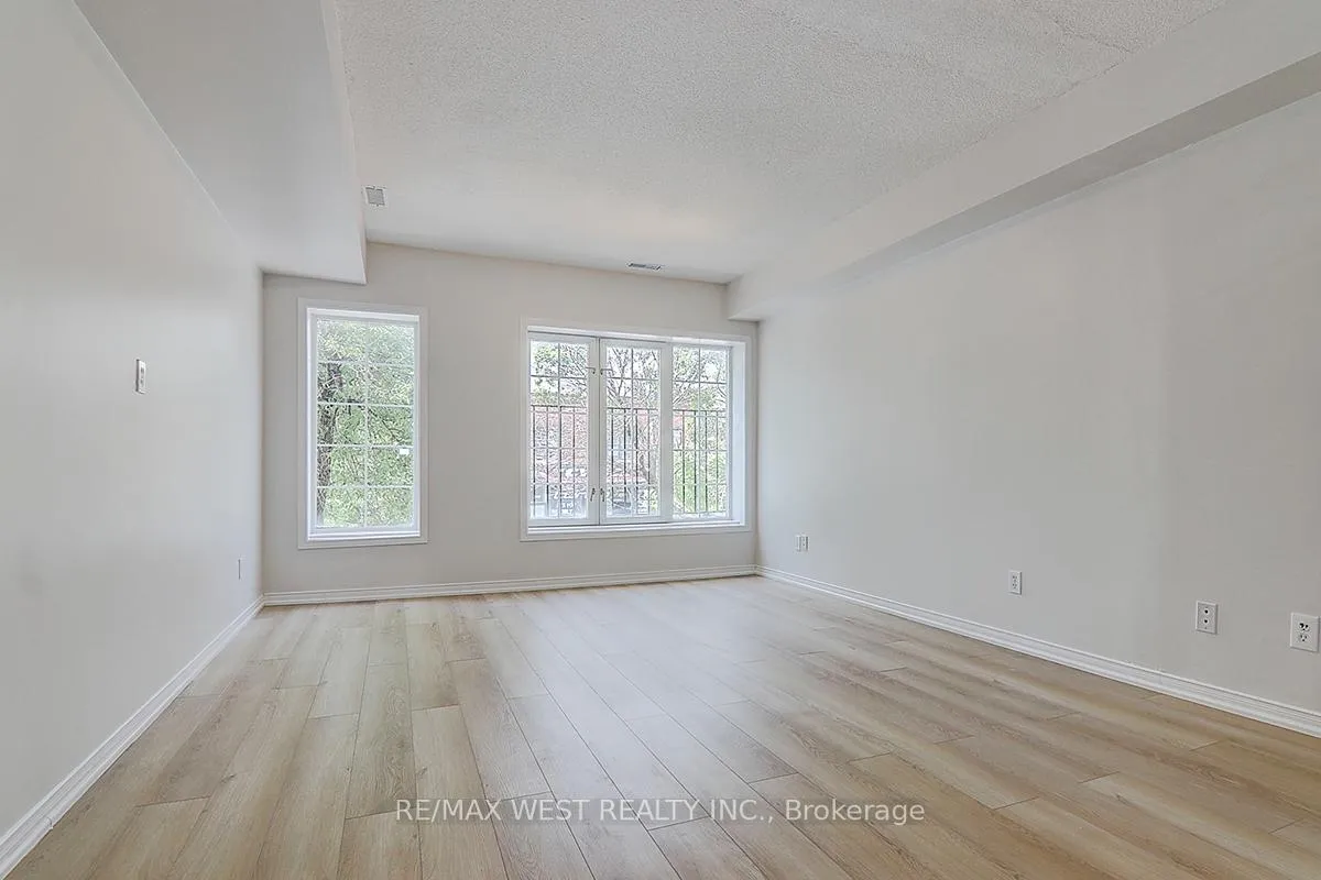 Photo 8 of 20 Azzarello Lane, Toronto, Greenwood-Coxwell — HOMEH