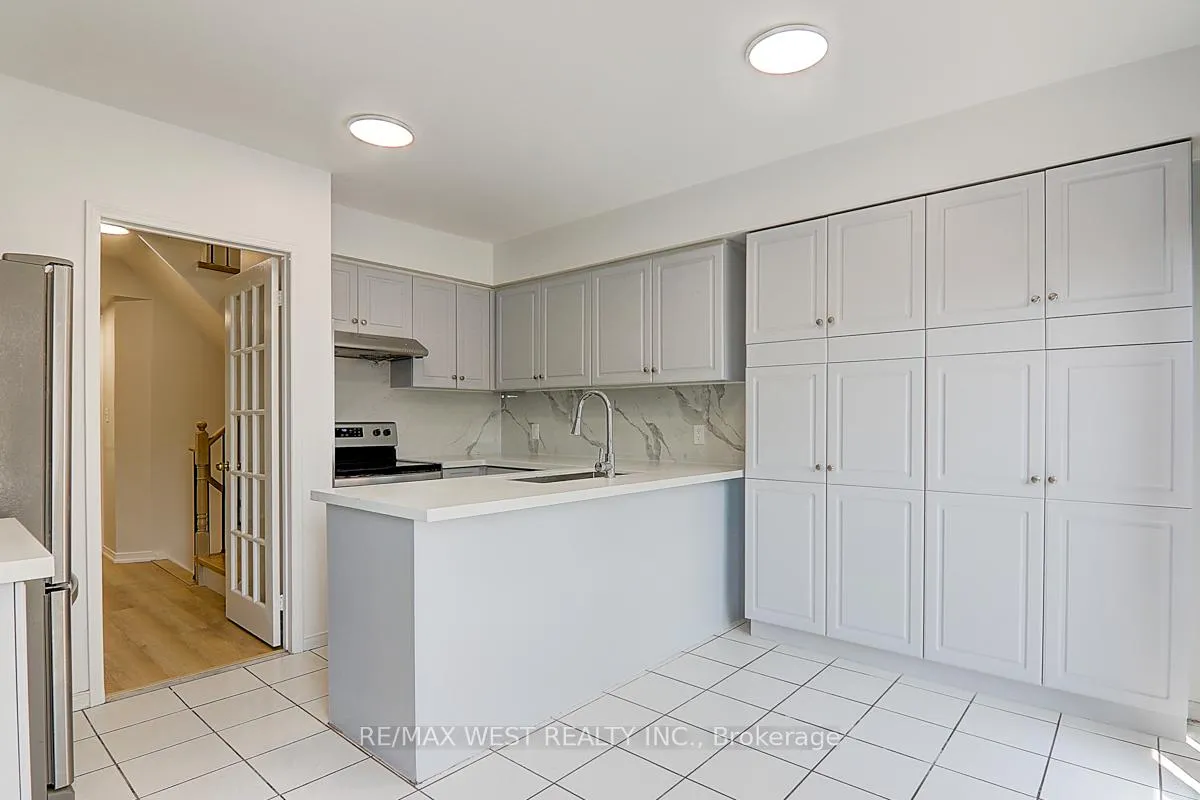 Photo 12 of 20 Azzarello Lane, Toronto, Greenwood-Coxwell — HOMEH